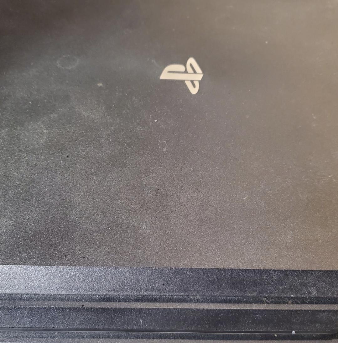 PS4 pro 1TB, w/12 games, OEM controller Bundle
