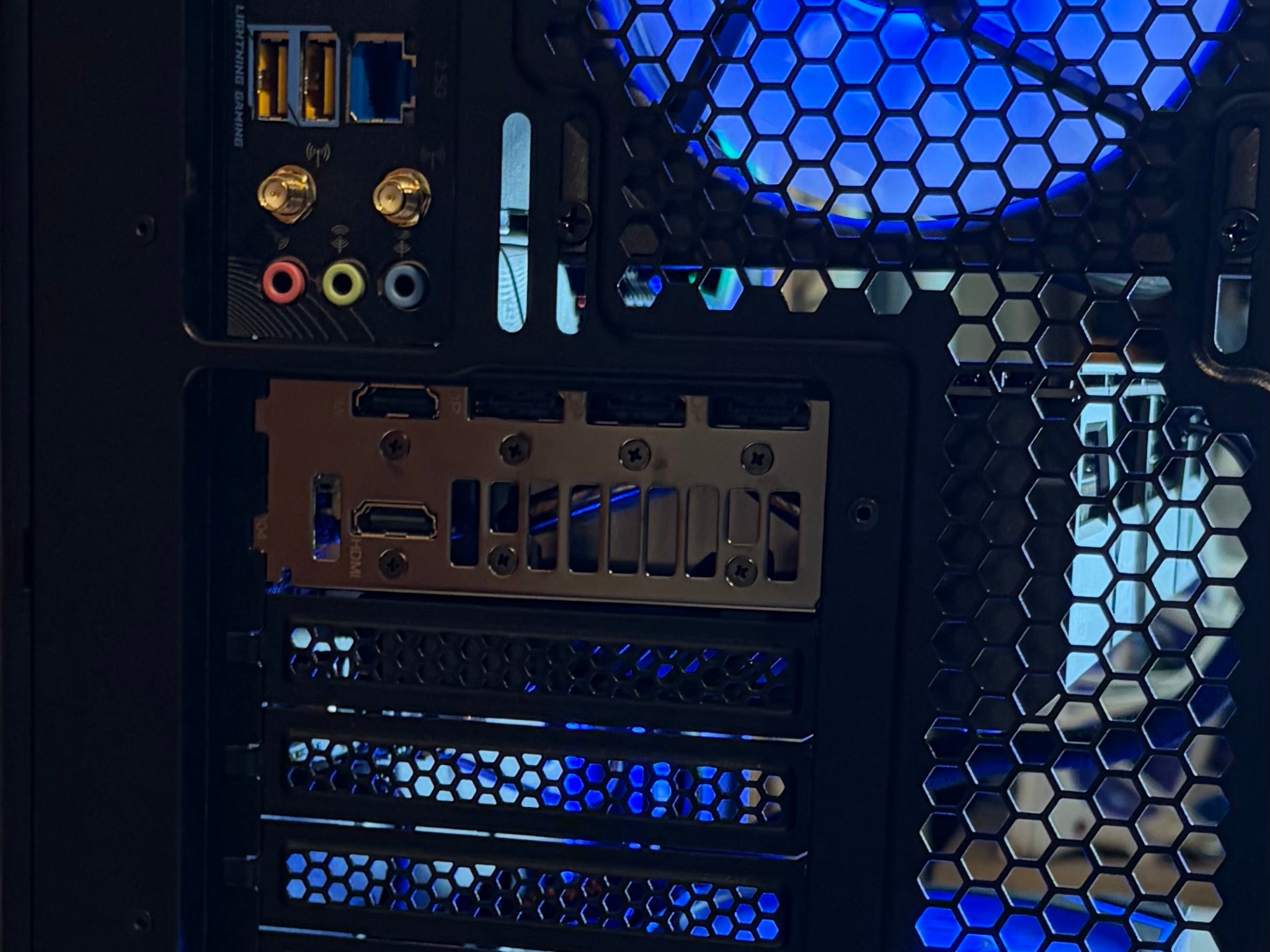 RTX 5070 | RYZEN 7 7800X3D | 16GB DDR5 | 750W PSU | 2TB NVME | 360MM AIO