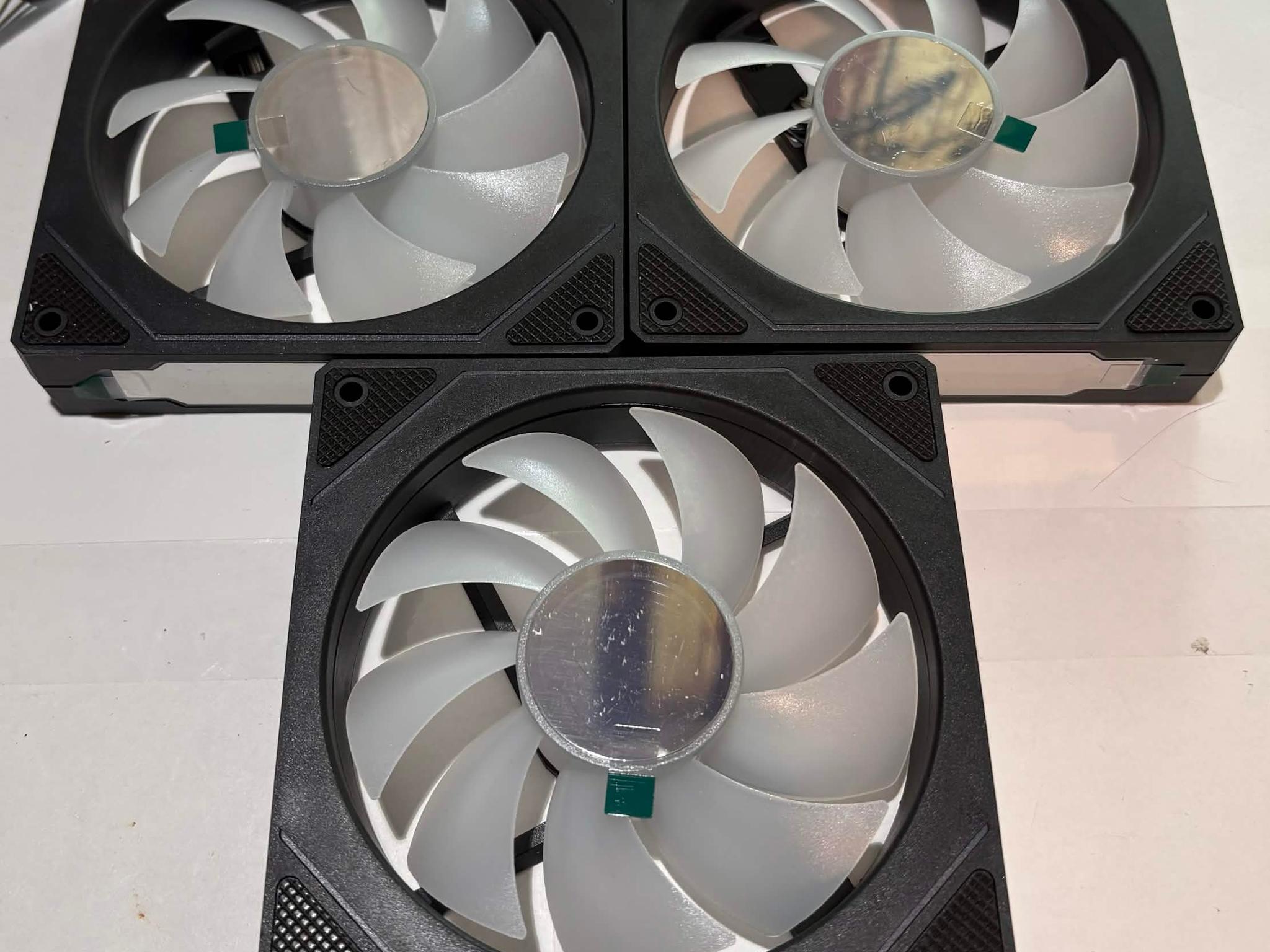Jungle Leopard Prism 4 PRO Black/White ARGB PWM Fans – 3 Pack