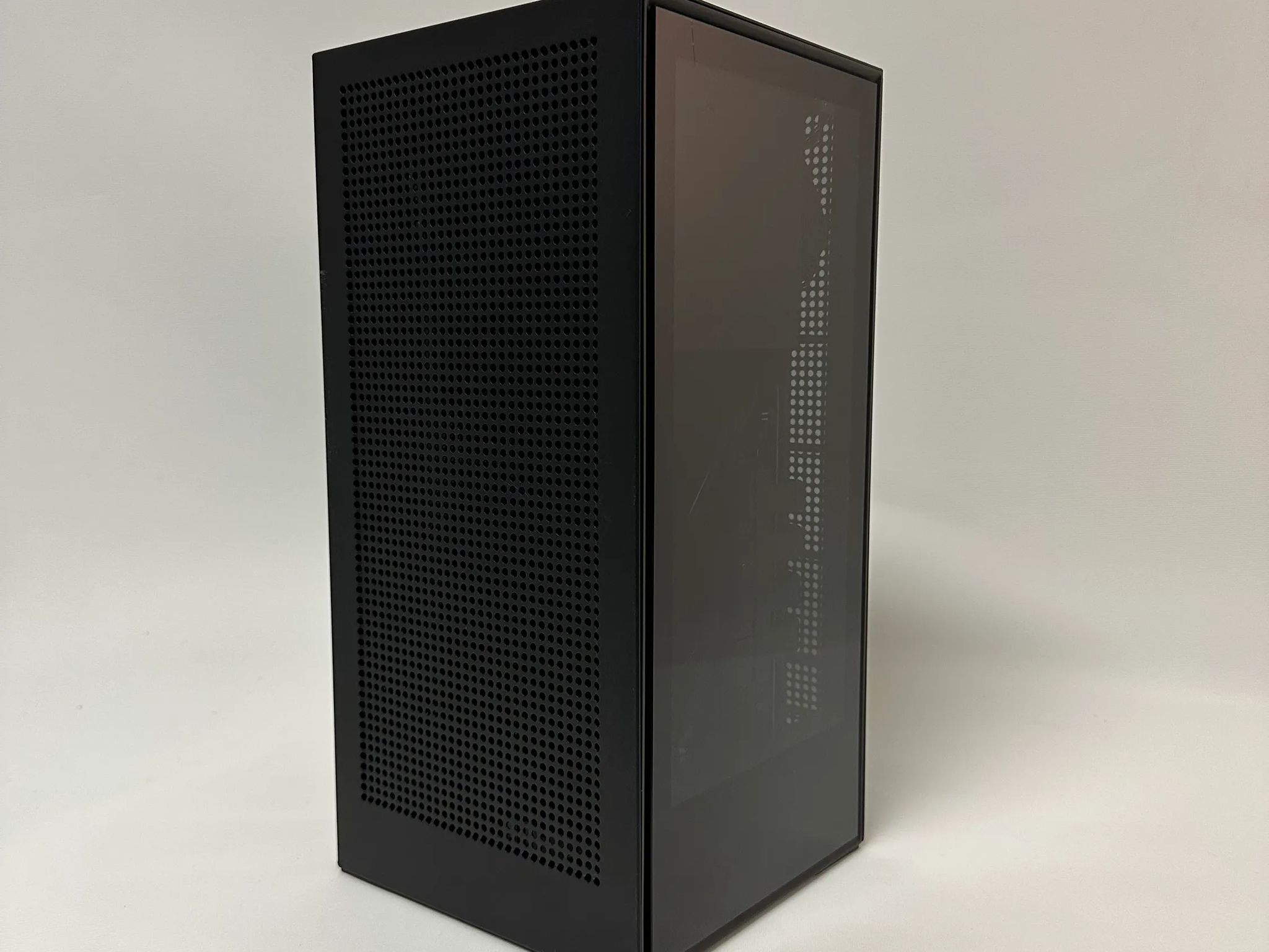 Gaming PC - H1 ITX Case - AMD 3700X - Nvidia 2070 Super - 32 GB DDR4 - 500 GB SSD