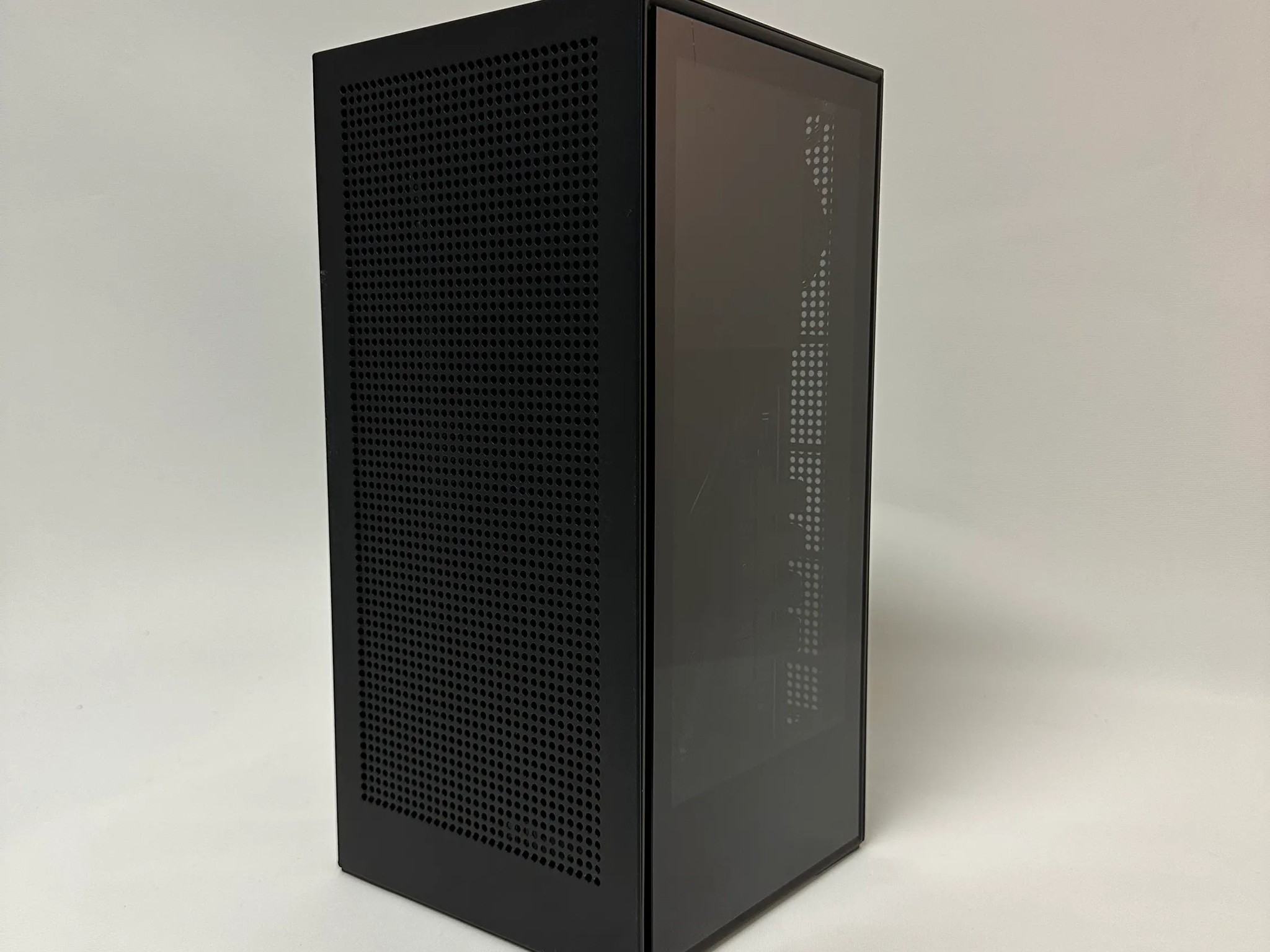 Gaming PC - H1 ITX Case - AMD 3700X - Nvidia 2070 Super - 32 GB DDR4 - 500 GB SSD