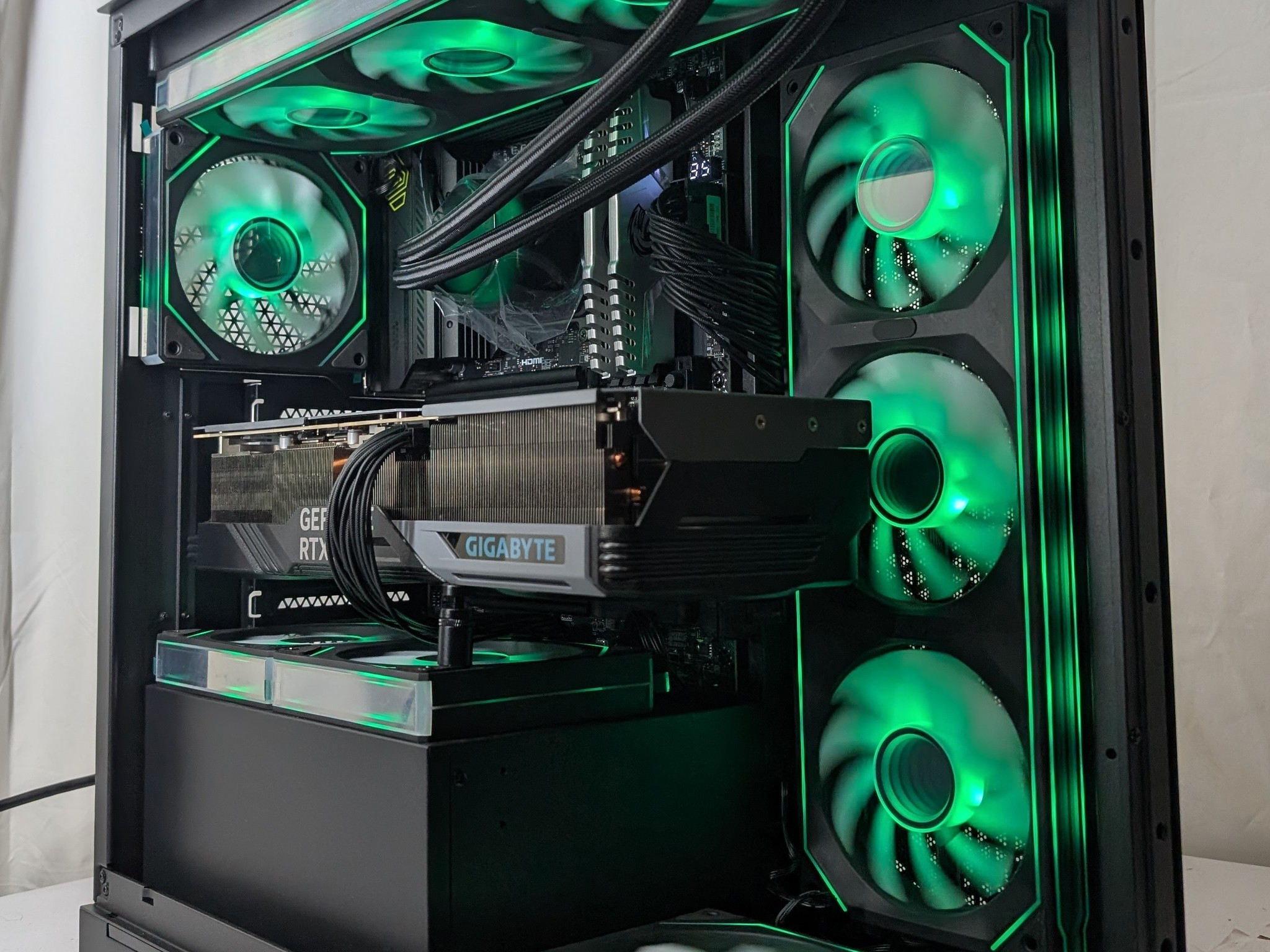 RTX 4080 | RYZEN 7 9800X3D | 32GB DDR5 | 2TB NVME | 850W PSU | 360MM AIO