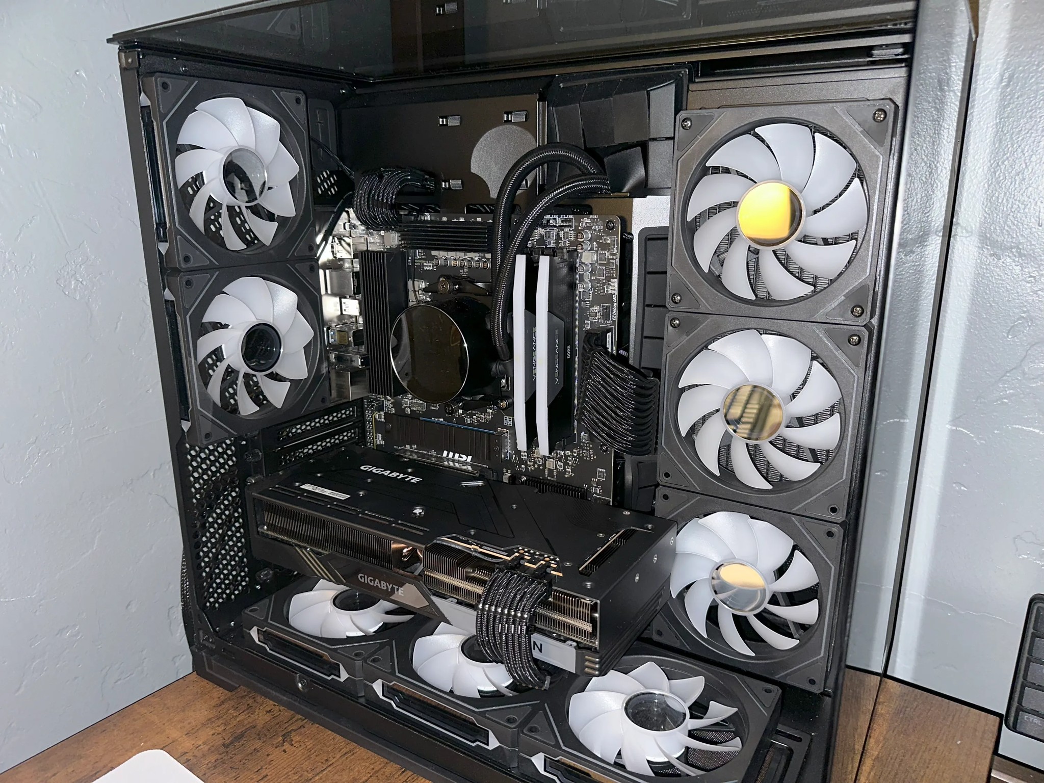 BIG SALE New Sleek Black Fishtank RGB Custom 1440p Gaming PC – GPU : 7700XT CPU : 9600X