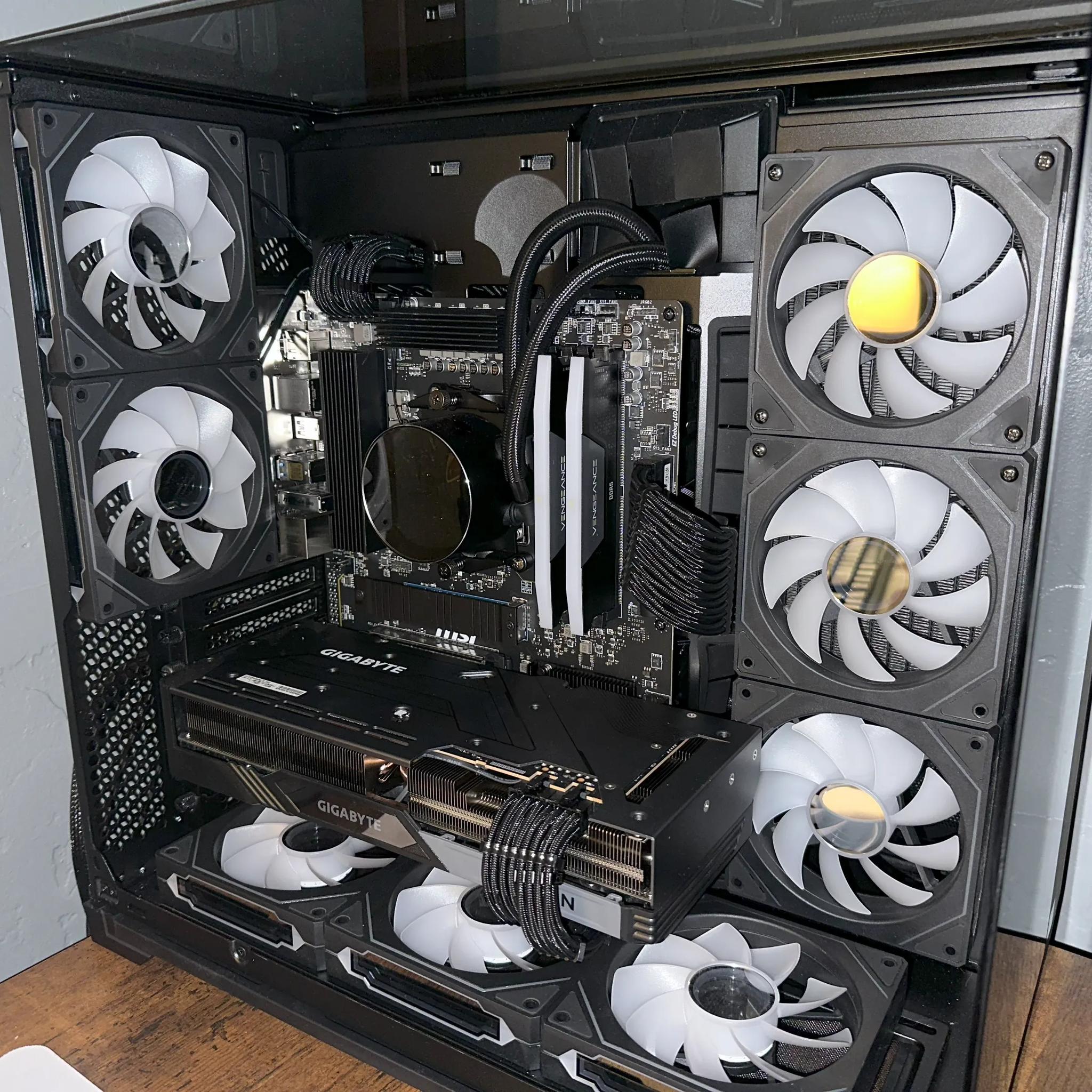 BIG SALE New Sleek Black Fishtank RGB Custom 1440p Gaming PC – GPU : 7700XT CPU : 9600X