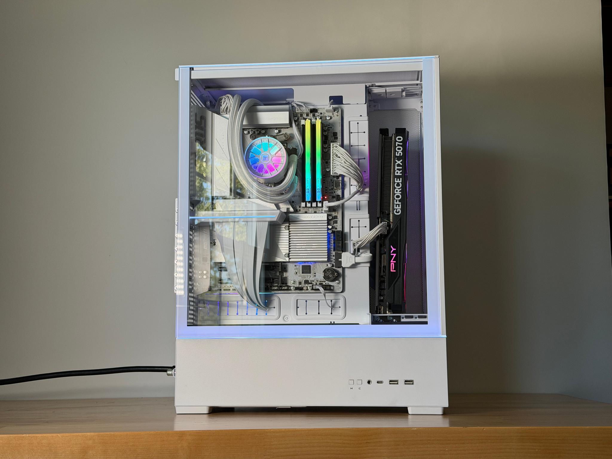 RTX 5070 Ryzen 9 9900x Gaming PC