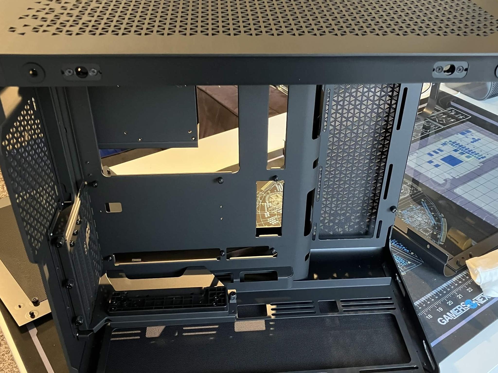 MSI MEG MAESTRO 700L PZ - Limited Edition Case #600