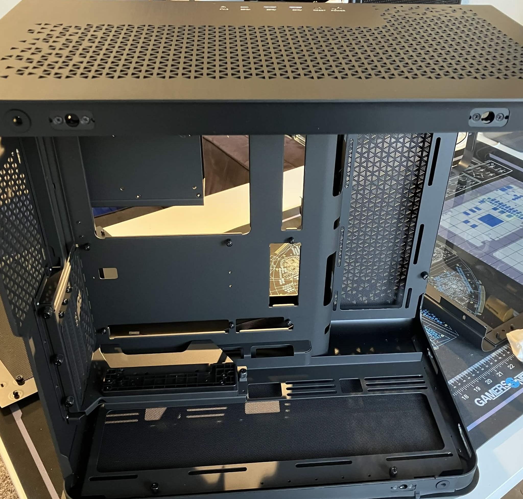 MSI MEG MAESTRO 700L PZ - Limited Edition Case #600