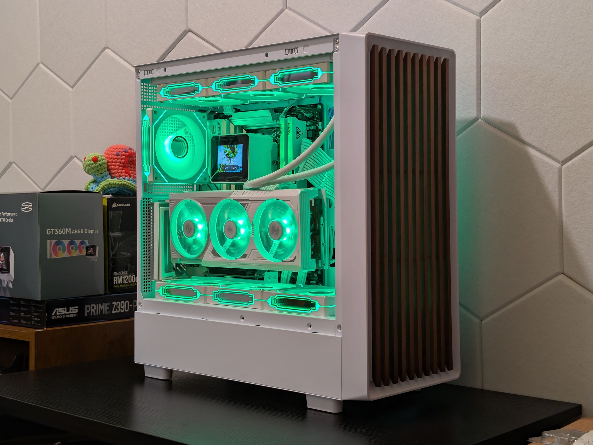 🐻‍❄️🪵4K Gaming Beast | RX 9070XT | Ryzen 7 7800X3D | 2TB SSD | 32GB RAM | WiFi 6 & BT🪵🐻‍❄️