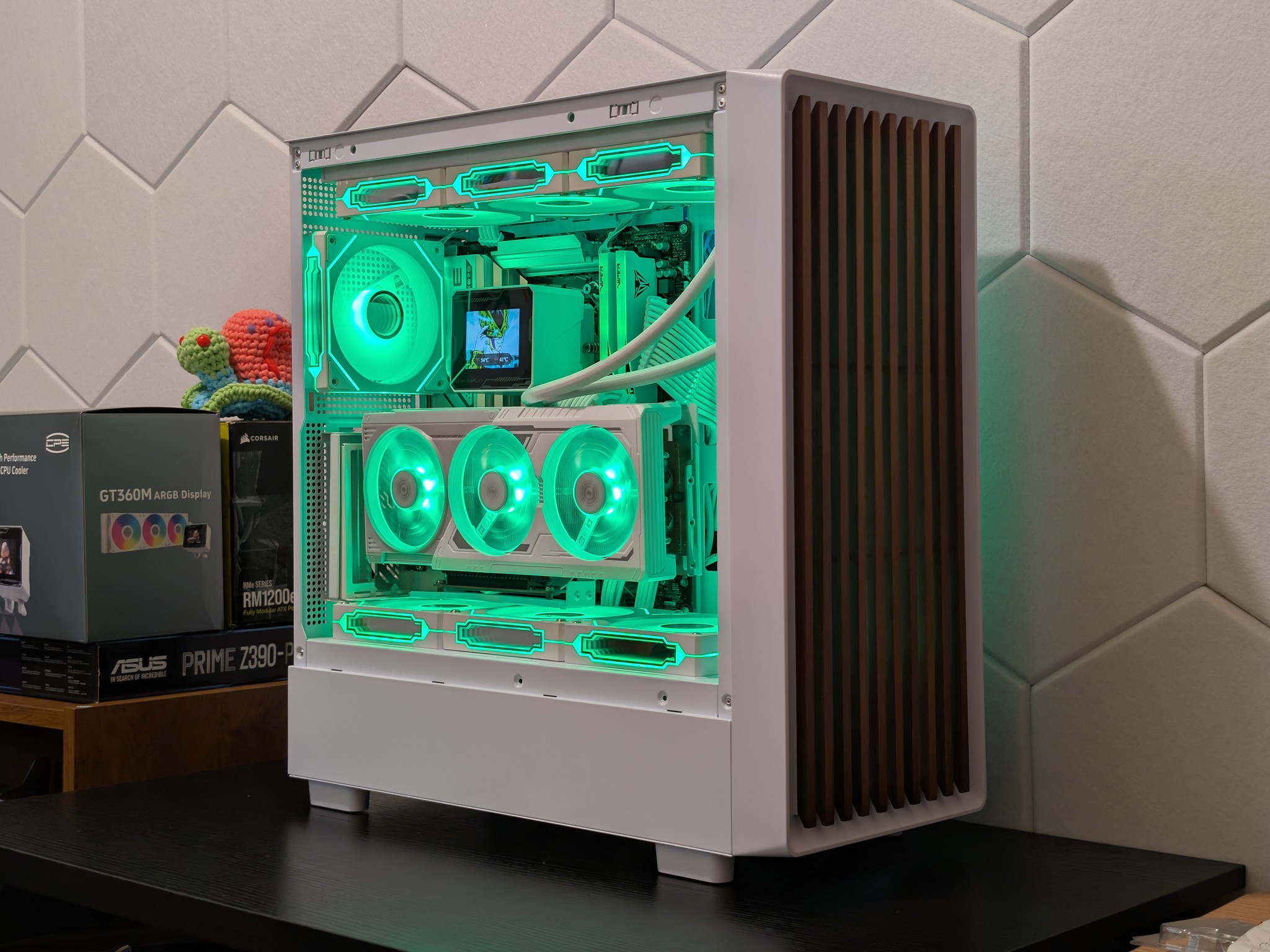 🐻‍❄️🪵4K Gaming Beast | RX 9070XT | Ryzen 7 7800X3D | 2TB SSD | 32GB RAM | WiFi 6 & BT🪵🐻‍❄️