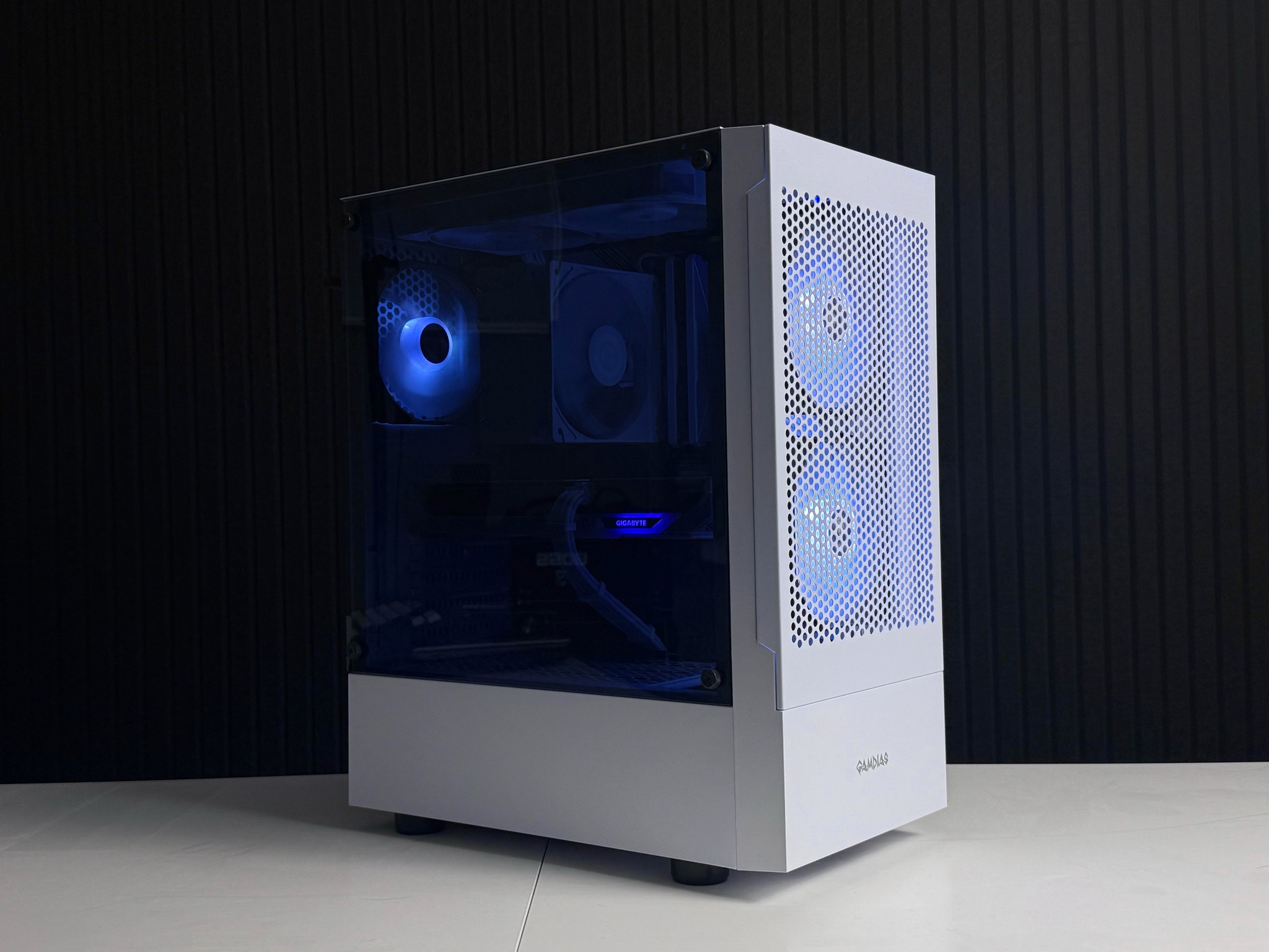Arctic Gaming PC | RX9060XT, Ryzen 7 5700X | 16GB DDR4 | 1TB NVMe