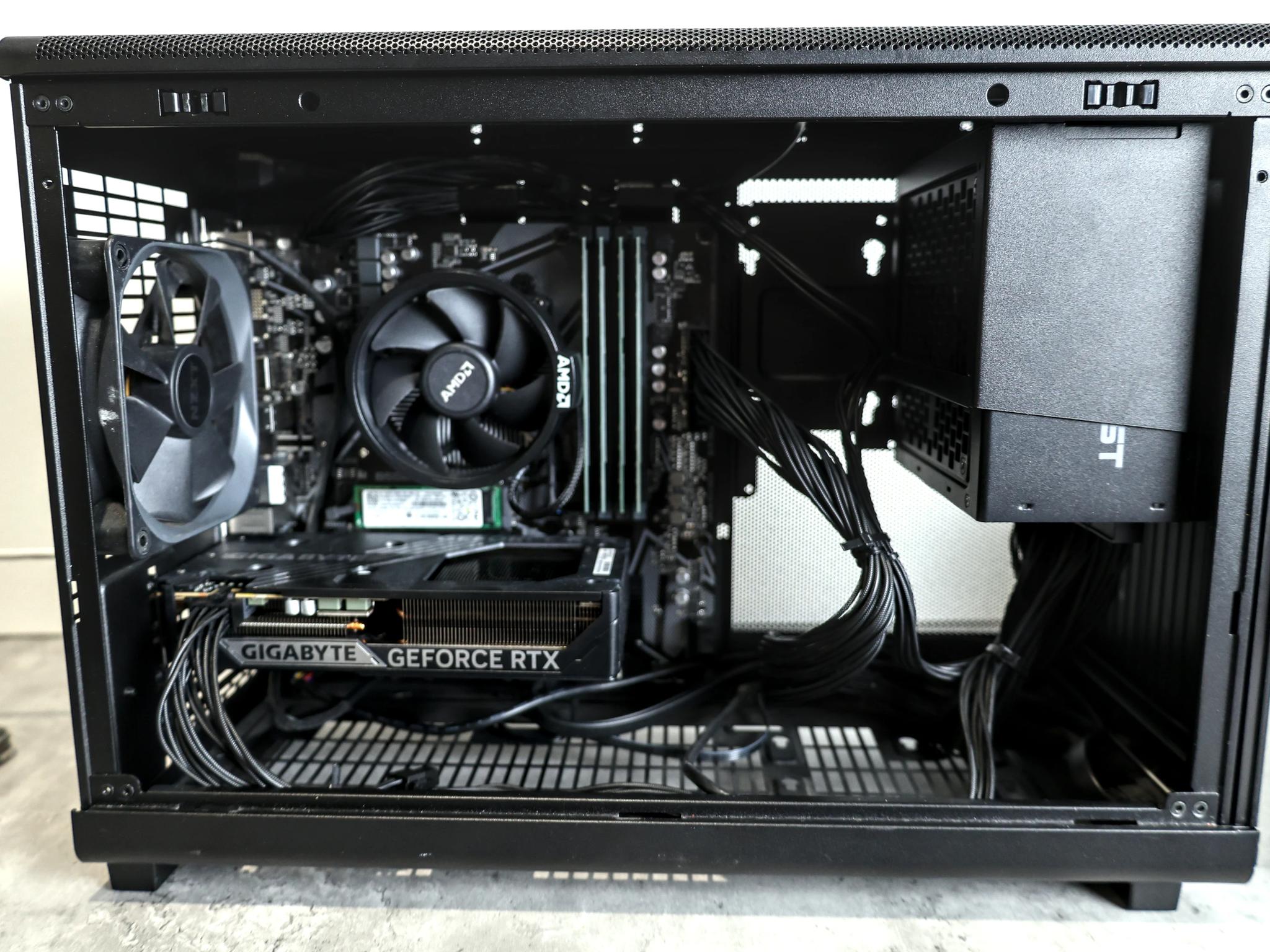 High-Performance Compact 1080p / 1440p Gaming PC