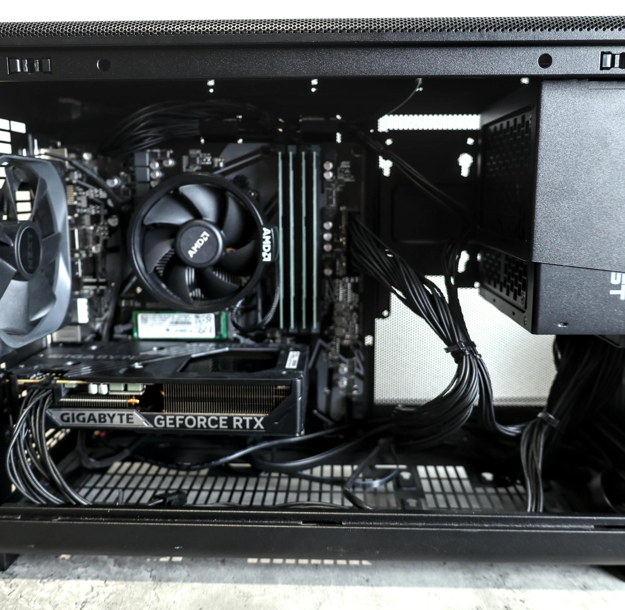High-Performance Compact 1080p / 1440p Gaming PC