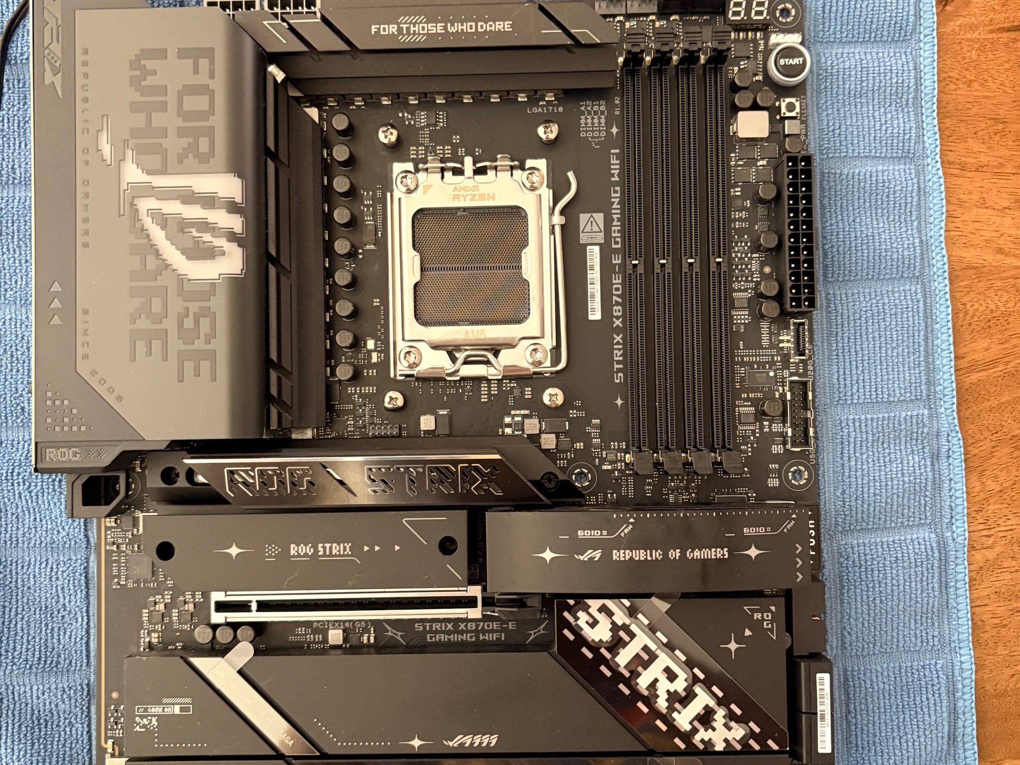 ASUS ROG Strix X870E-E Gaming WiFi in Black