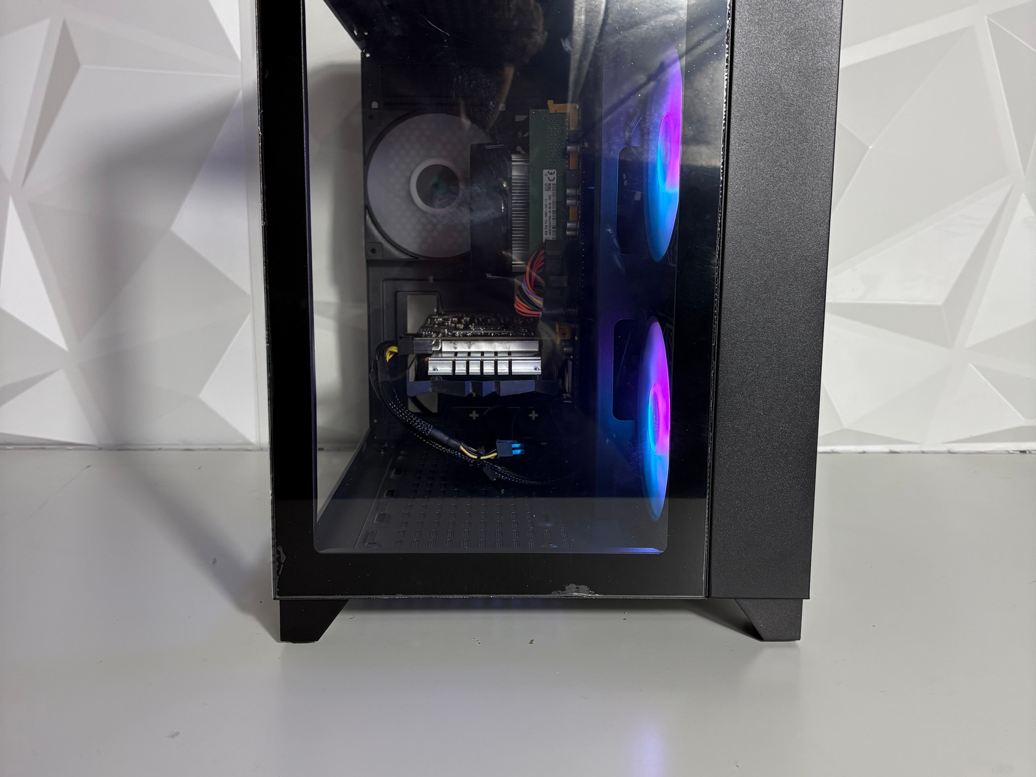 Crimson Valley (V3) - Intel Core i5 9600K, GTX 1660, 16GB DDR4, 512GB SSD