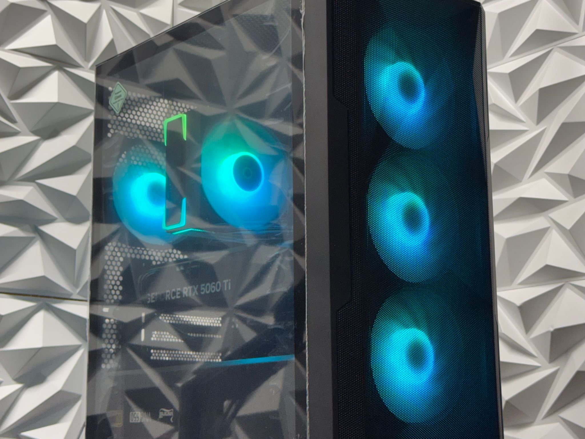 RTX 5060 Ti / Ryzen 5 9600x / 16GB DDR5 / 1TB SSD / Gaming pc / Future proof / Warzone / Fortnite