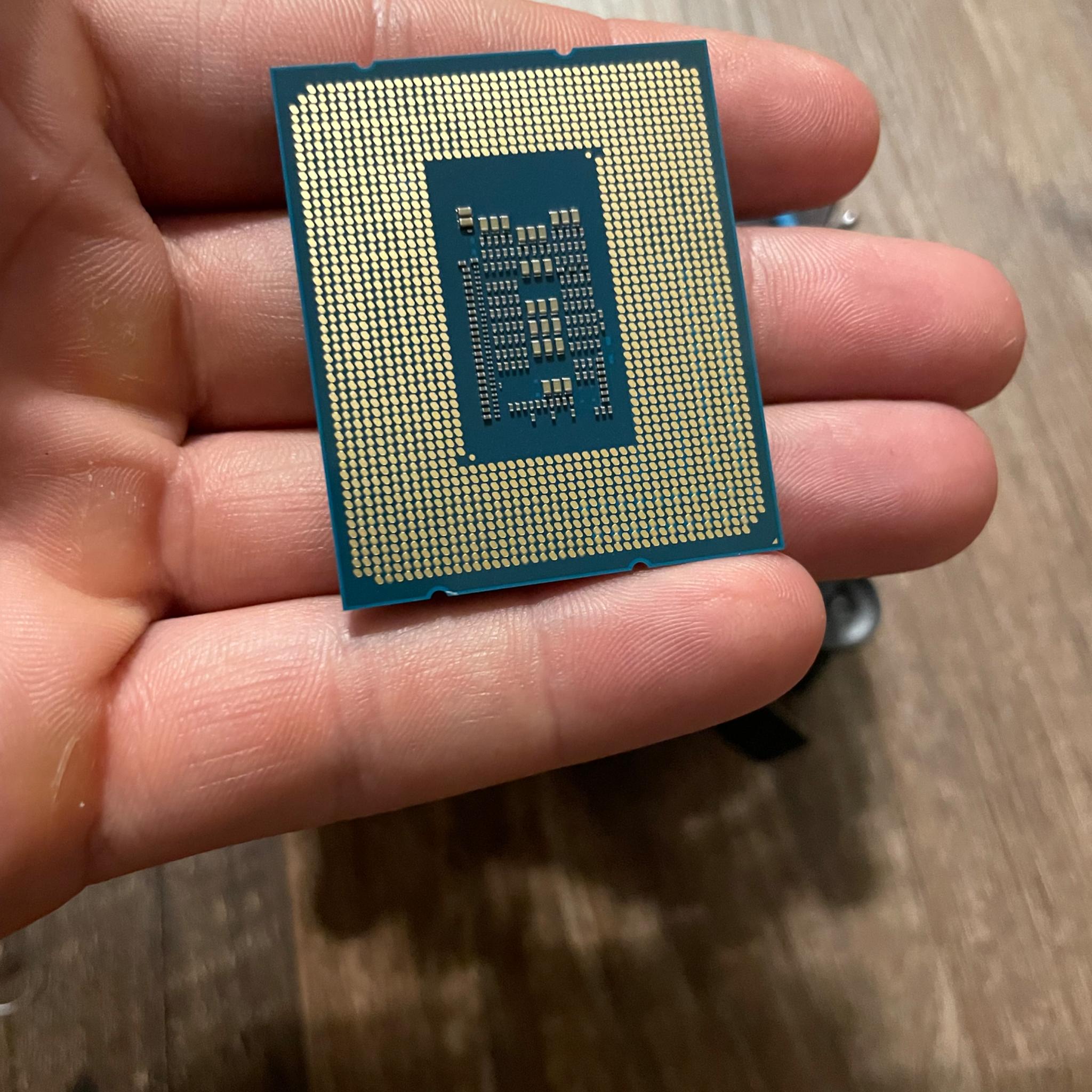 New Intel 12100f + Stock Cooler