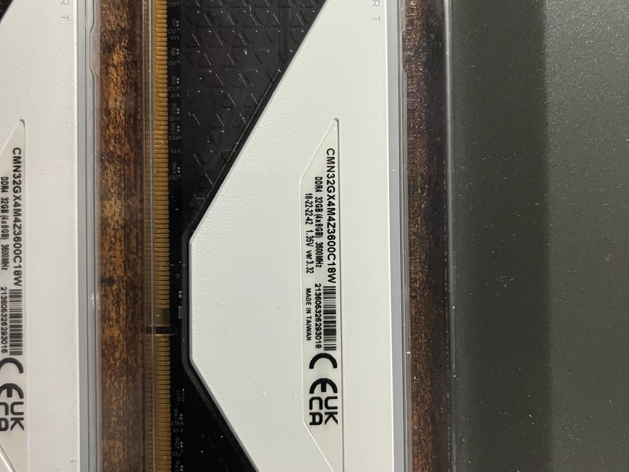 VENGEANCE RGB RT 32GB (4 x 8GB) DDR4 DRAM 3600MHz C18 Memory Kit – White