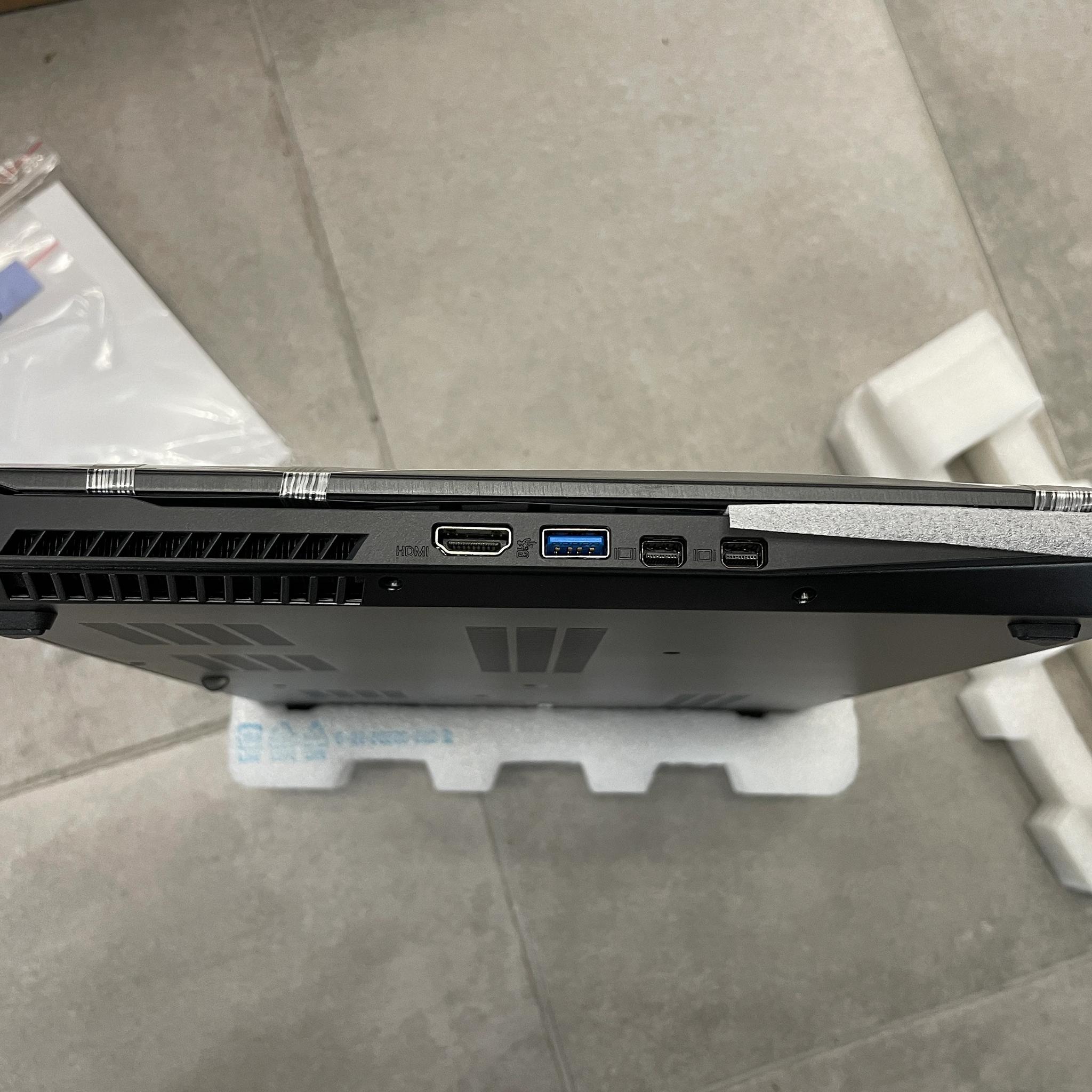 Clevo 15.6" P650RA + i7 6700HQ + GTX 965m + 1080p 60HZ