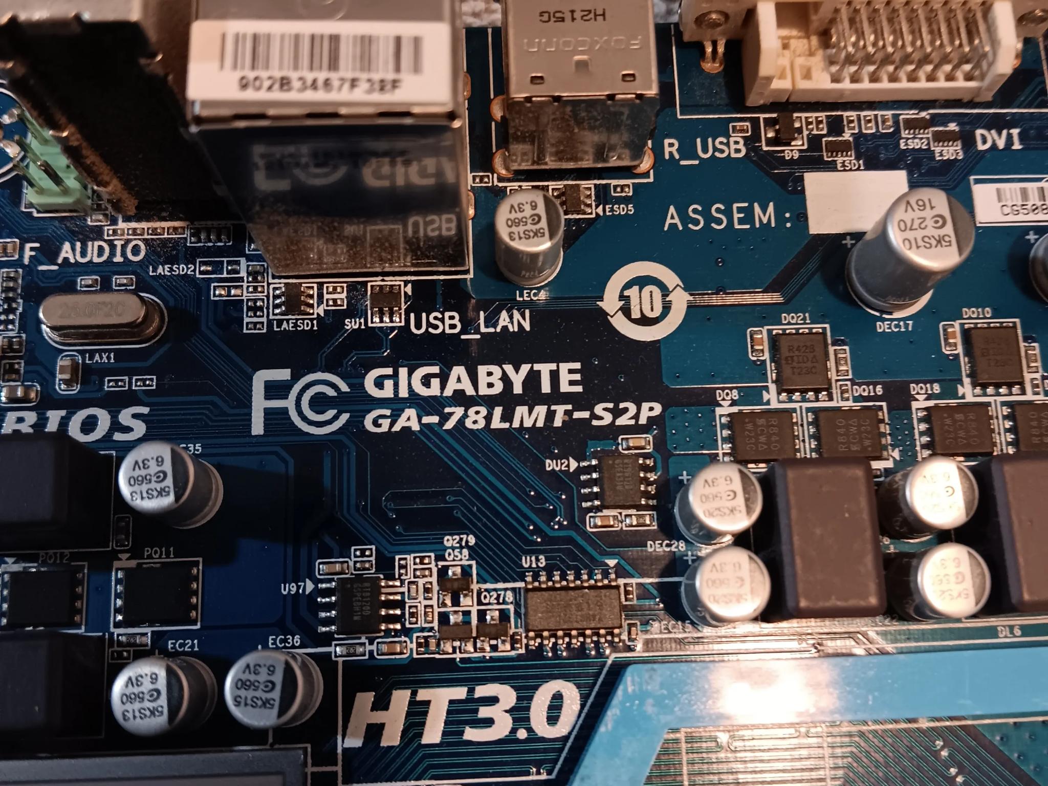 Gigabyte GA-78LMT-S2P - AMD FX 8320 - 8GB RAM - CPU Cooler - GTX-260 GPU
