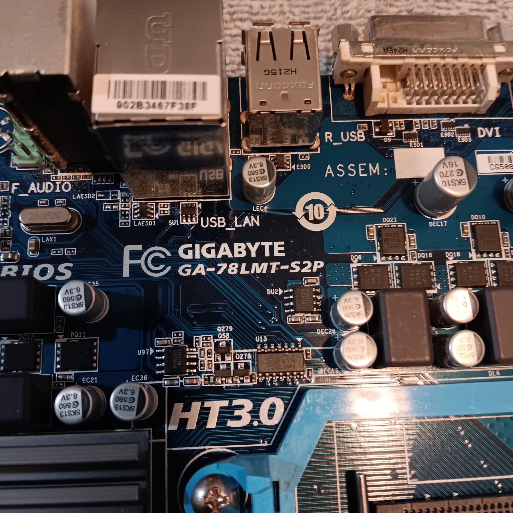 Gigabyte GA-78LMT-S2P - AMD FX 8320 - 8GB RAM - CPU Cooler - GTX-260 GPU
