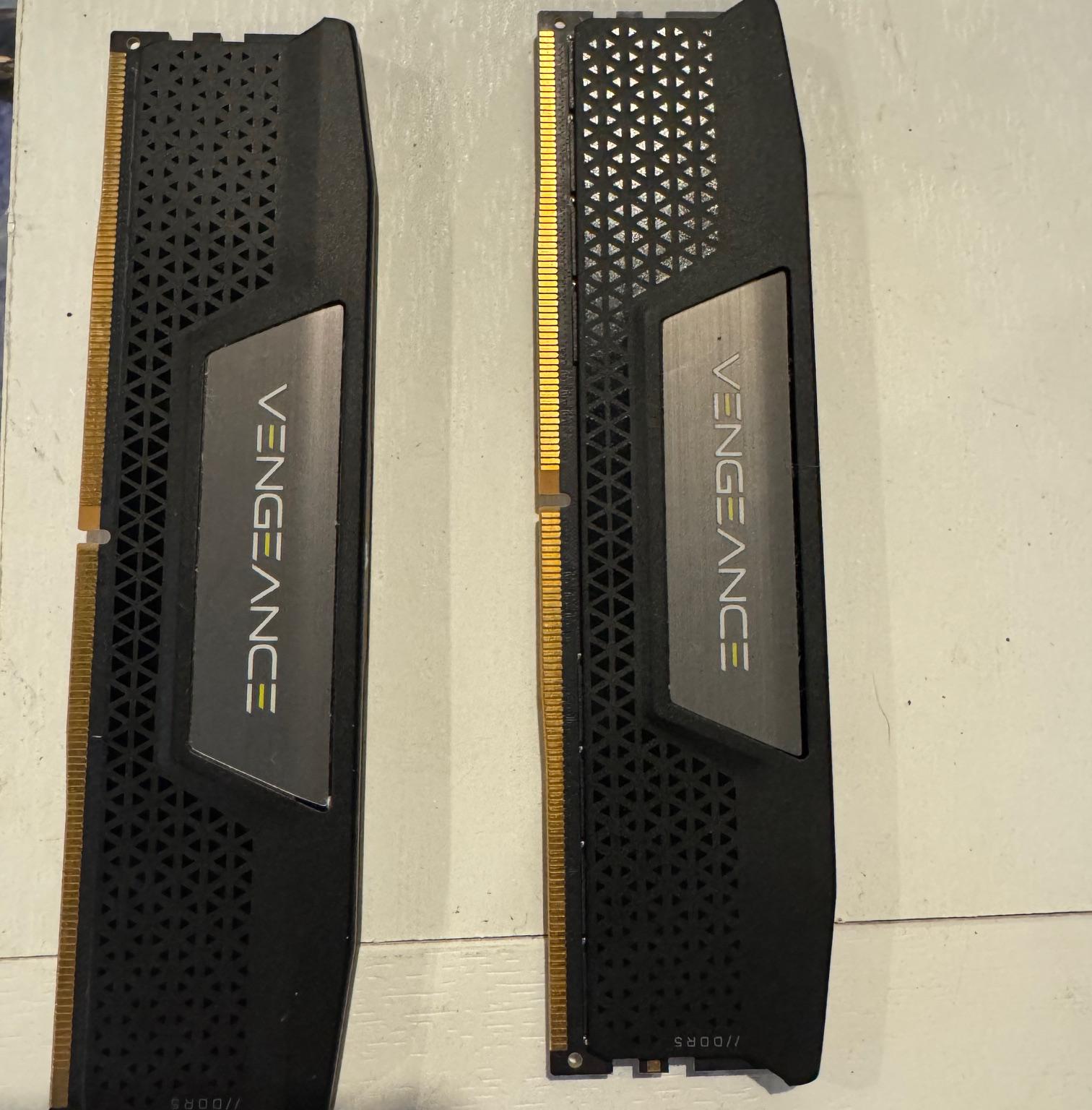 中古 CORSAIR VENGEANCE DDR5 5200MHz 32GB 中古 CORSAIR VENGEANCE DDR5 5200MHz 32GB CORSAIR 32GB[16GB×2枚]PC