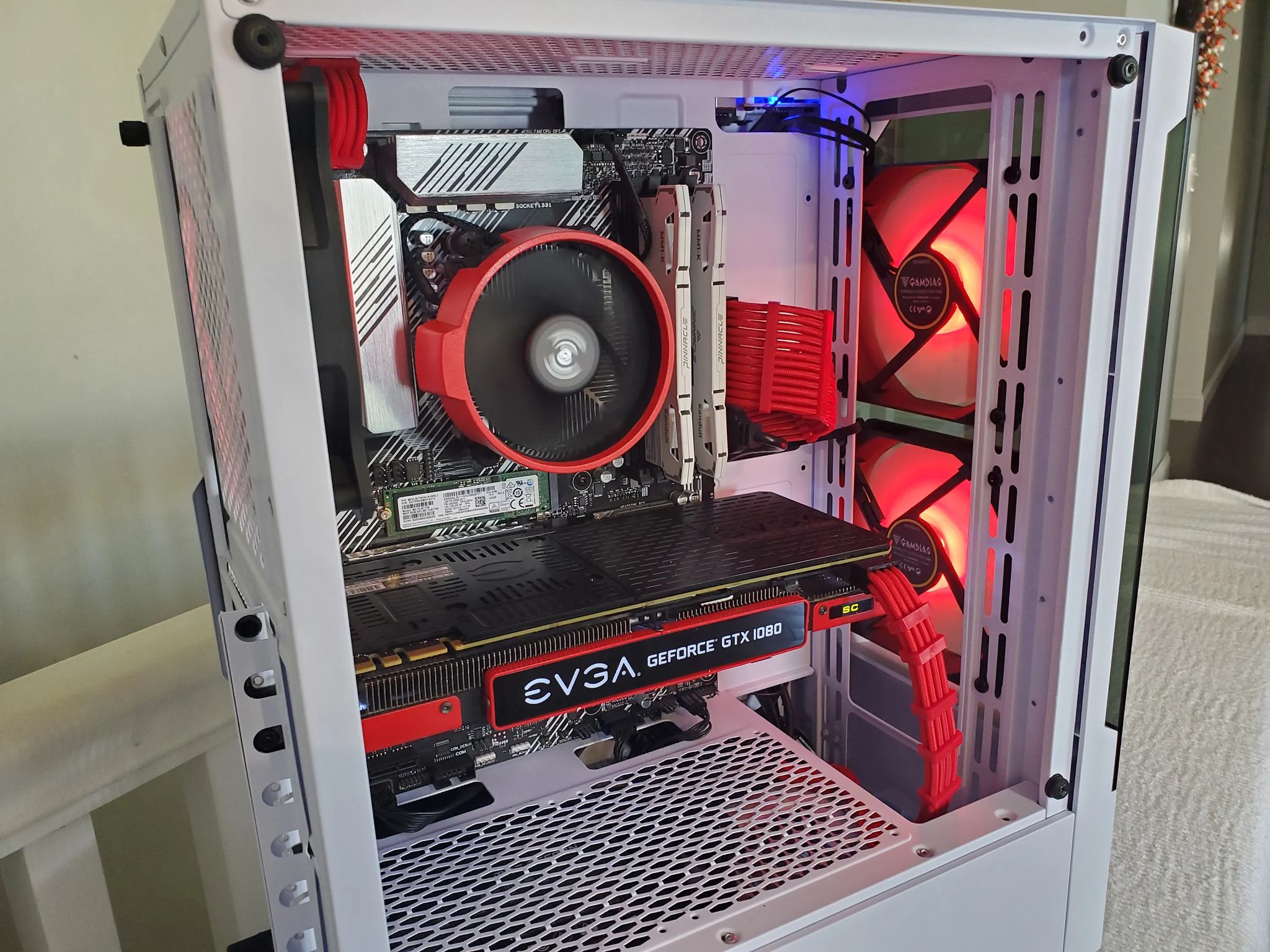 Red Ryzen 5 / GTX 1080 build