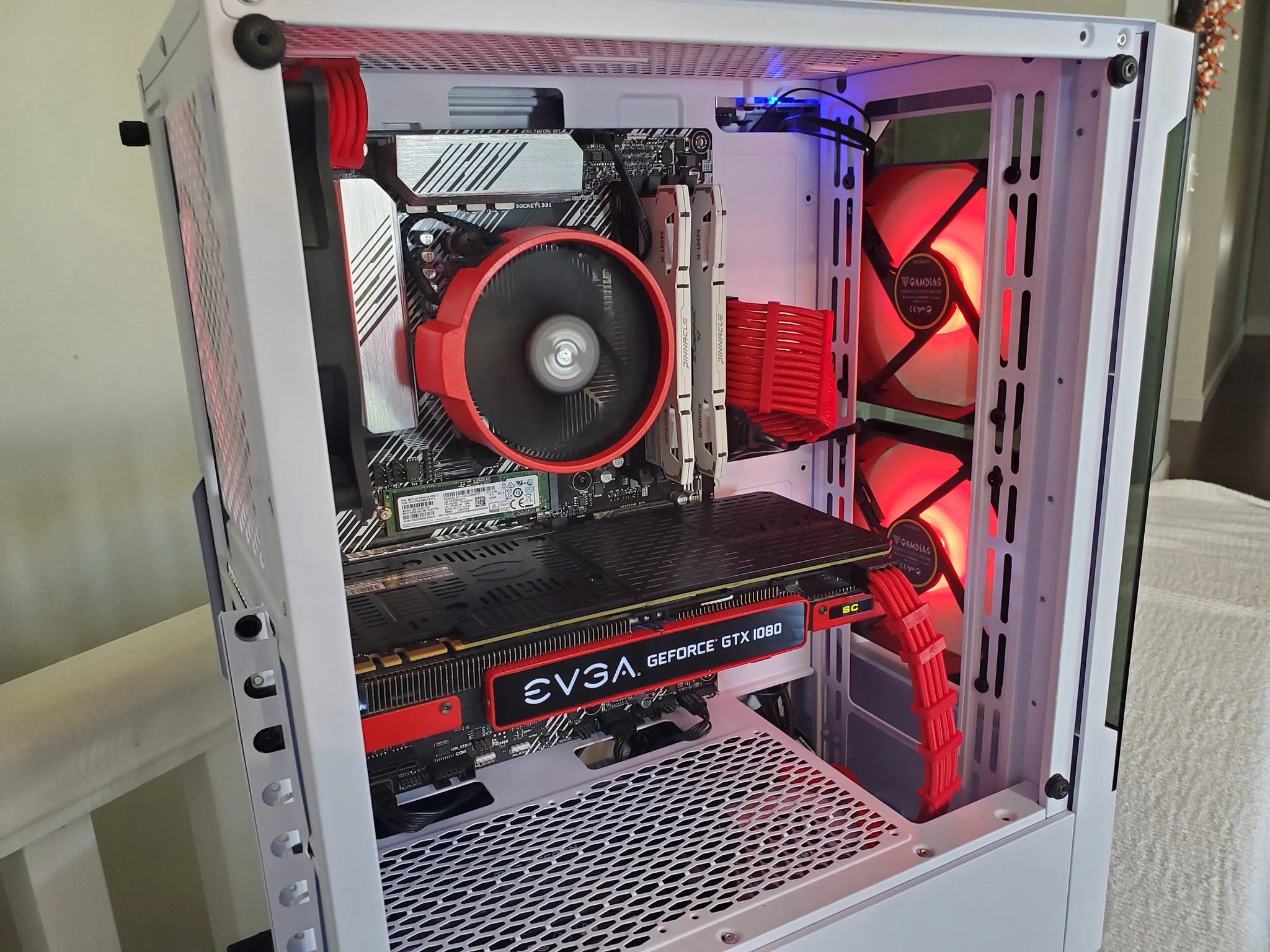 Red Ryzen 5 / GTX 1080 build