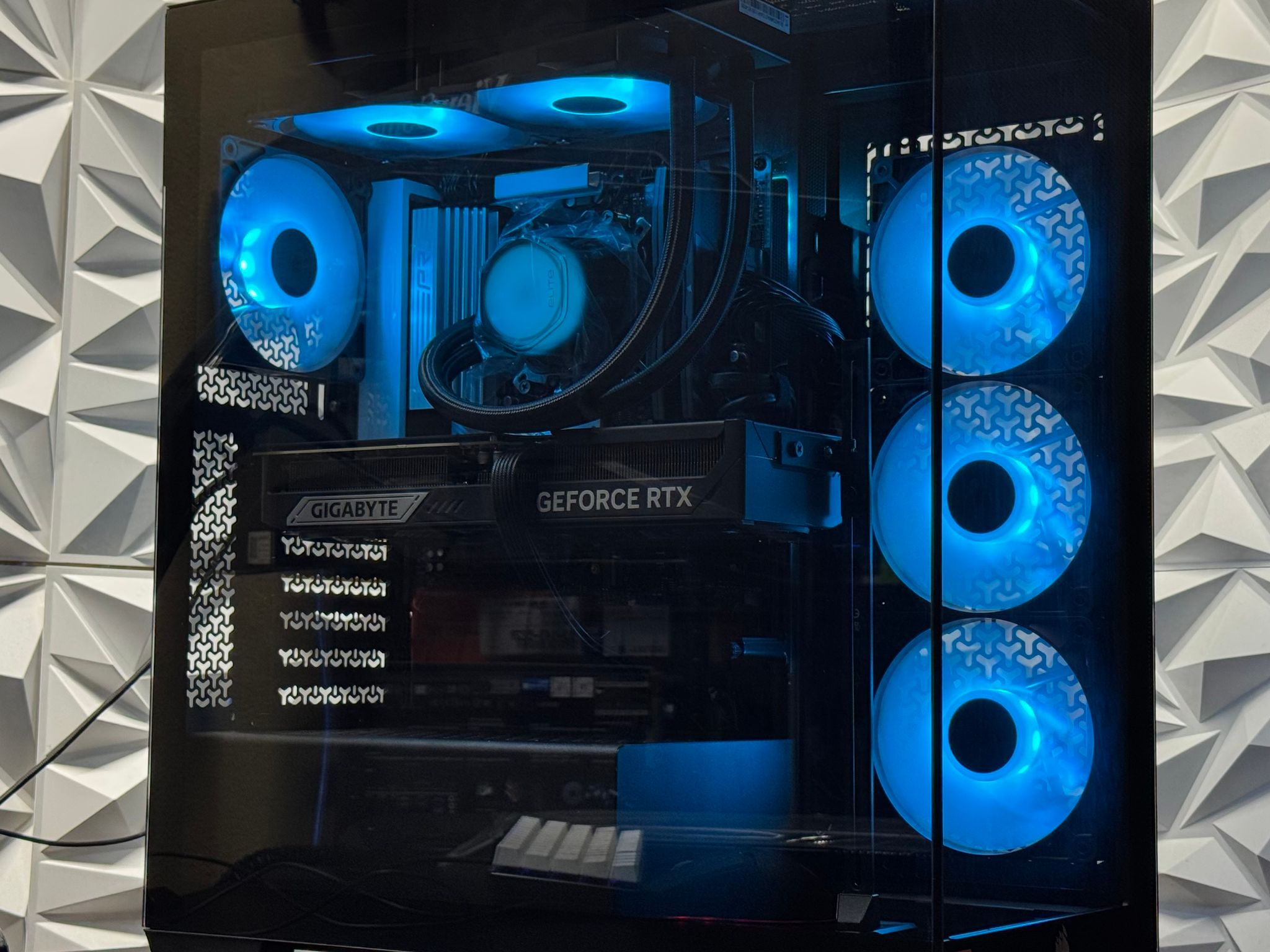 RTX 5080 / Ryzen 7 9850X3D / 32GB DDR5 Ram / 2TB SSD / Gaming pc / creator pc