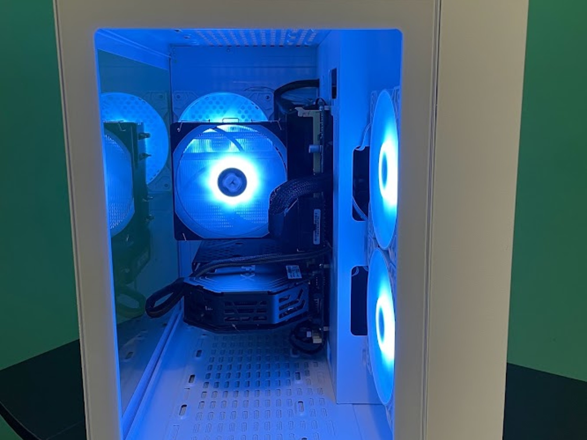 CLEAN White Gaming PC| Intel i5 / Amd RX580 / 8GB / 500GB SSD Win 10 Pro WiFi