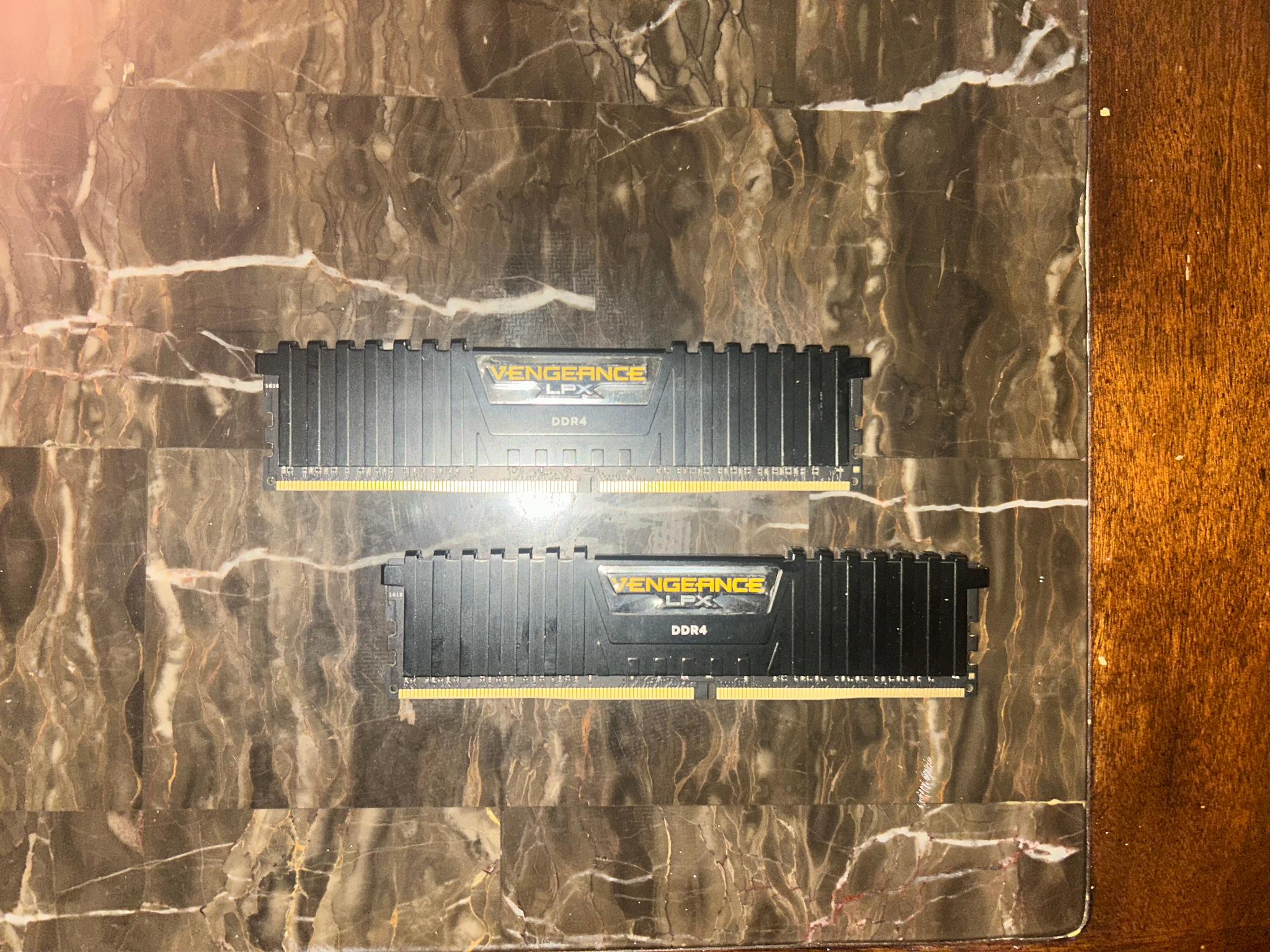 Corsair Vengeance LPX 16GB DDR4-2400 (2x8GB)