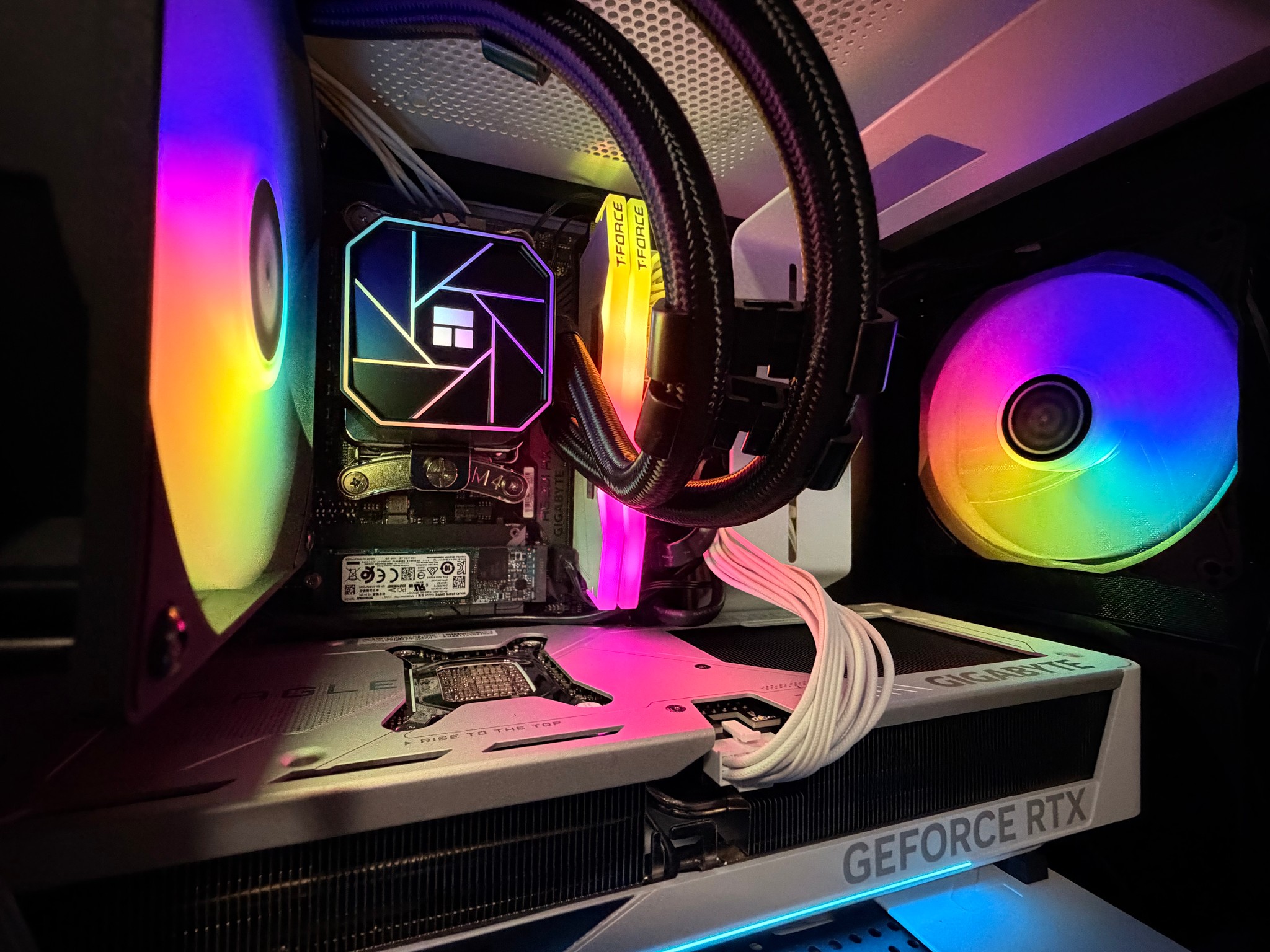 Micro ITX NZXT Gaming PC 7600X3D | RTX 5070