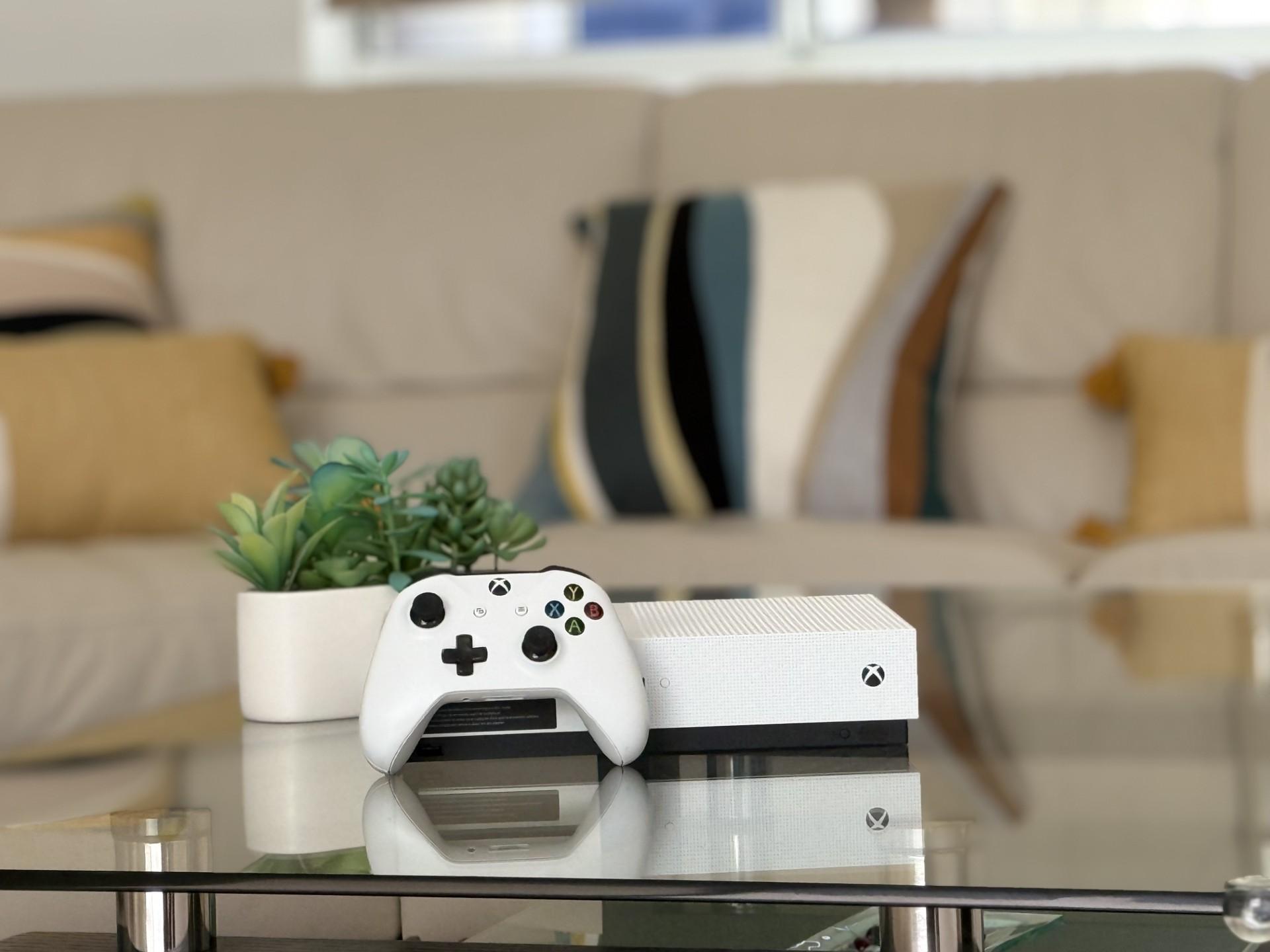 Great Deal! XBOX ONE S 1TB ALMOST NEW! + A FREE CONTROLLER!