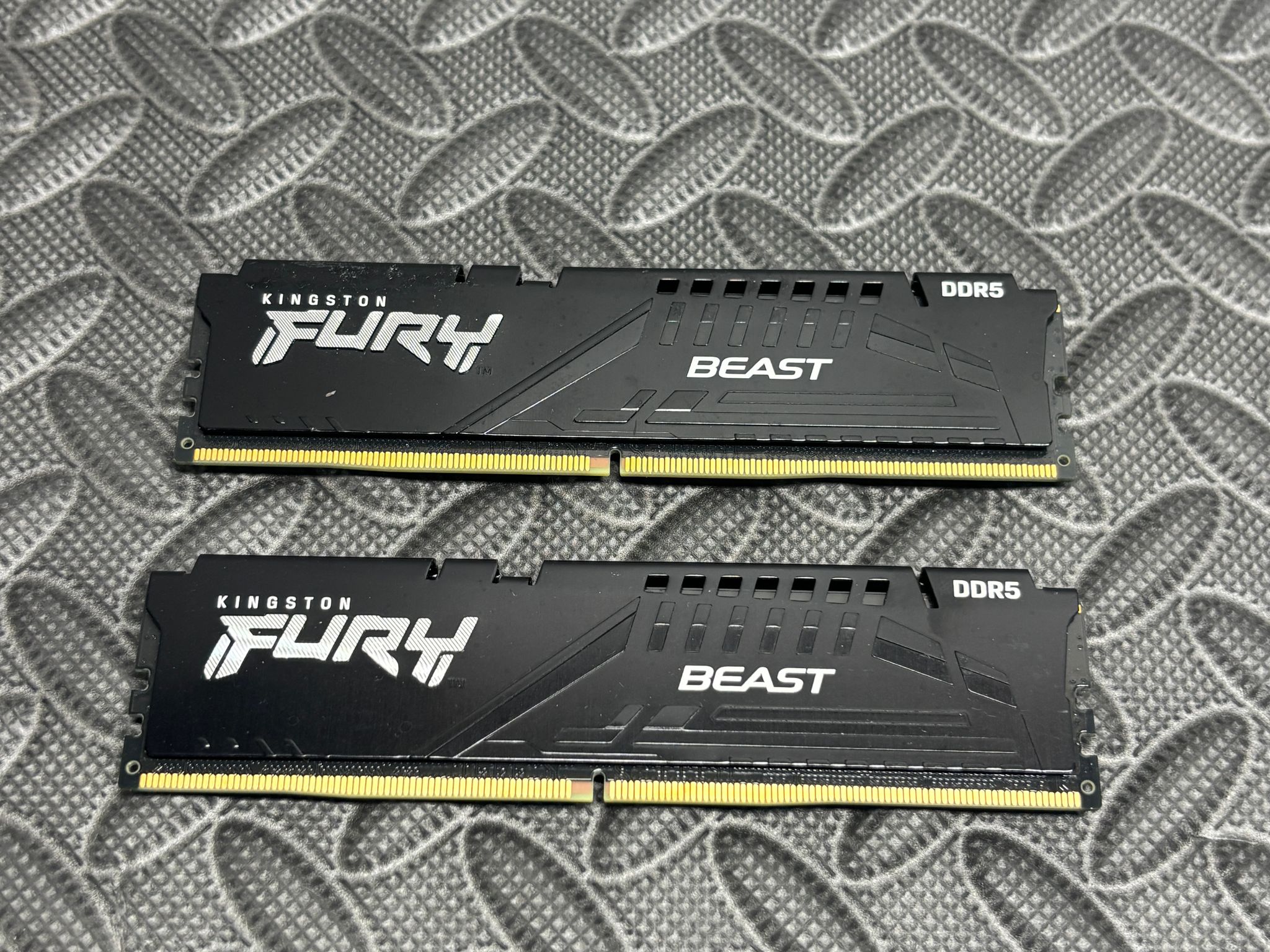 Kingston Fury Beast 16GB (2x8GB) DDR5 5600MHz CL40 DIMM Desktop RAM KF556C40BB-8