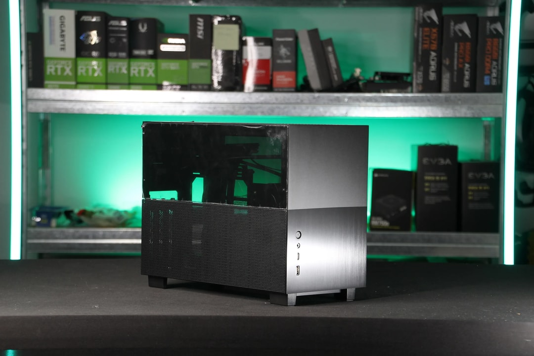 Lian Li Q58 (Black, PCIe 4.0 Riser) // ITX PC Case | Jawa