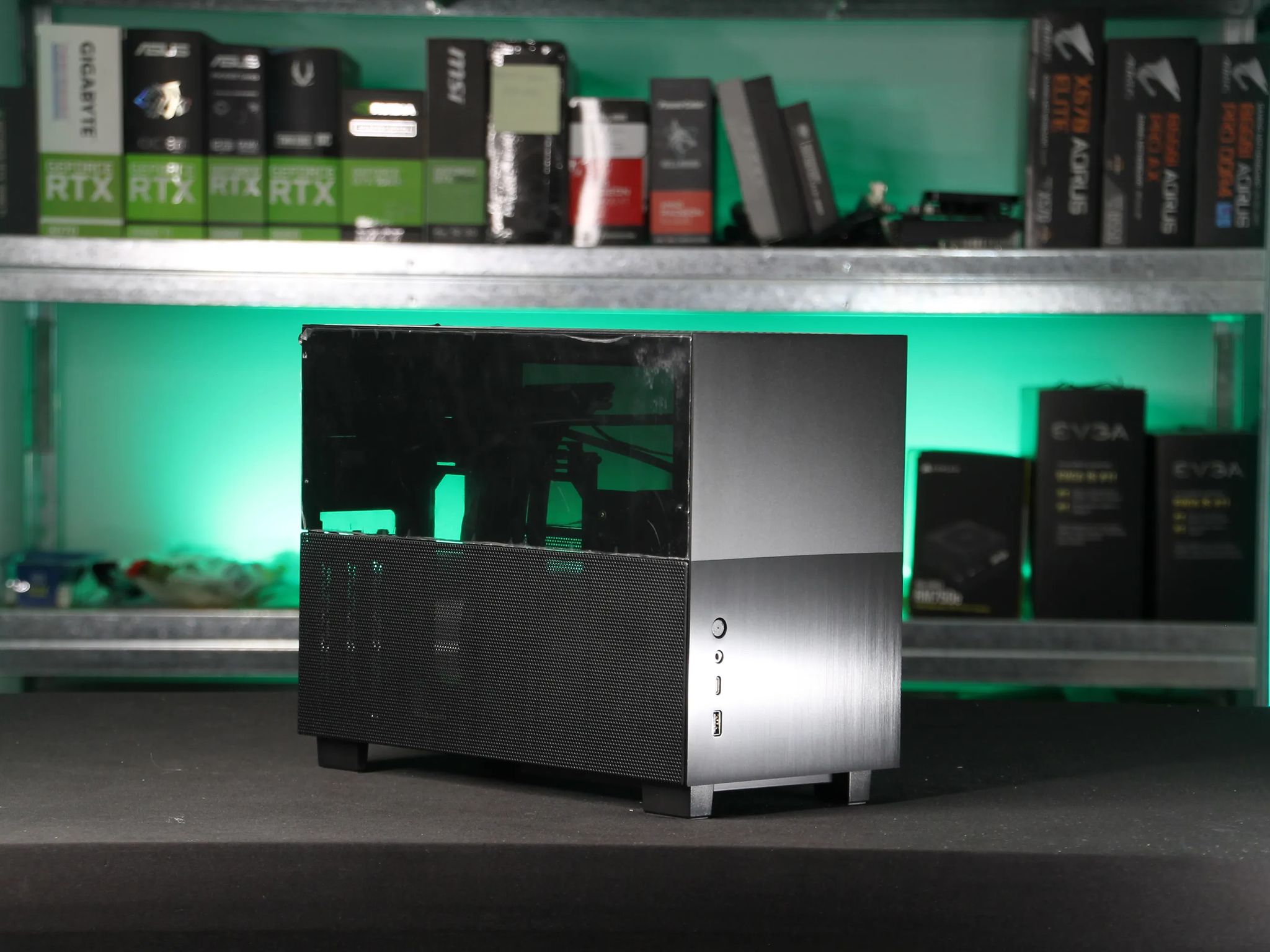 Lian Li Q58 (Black, PCIe 4.0 Riser) // ITX PC Case