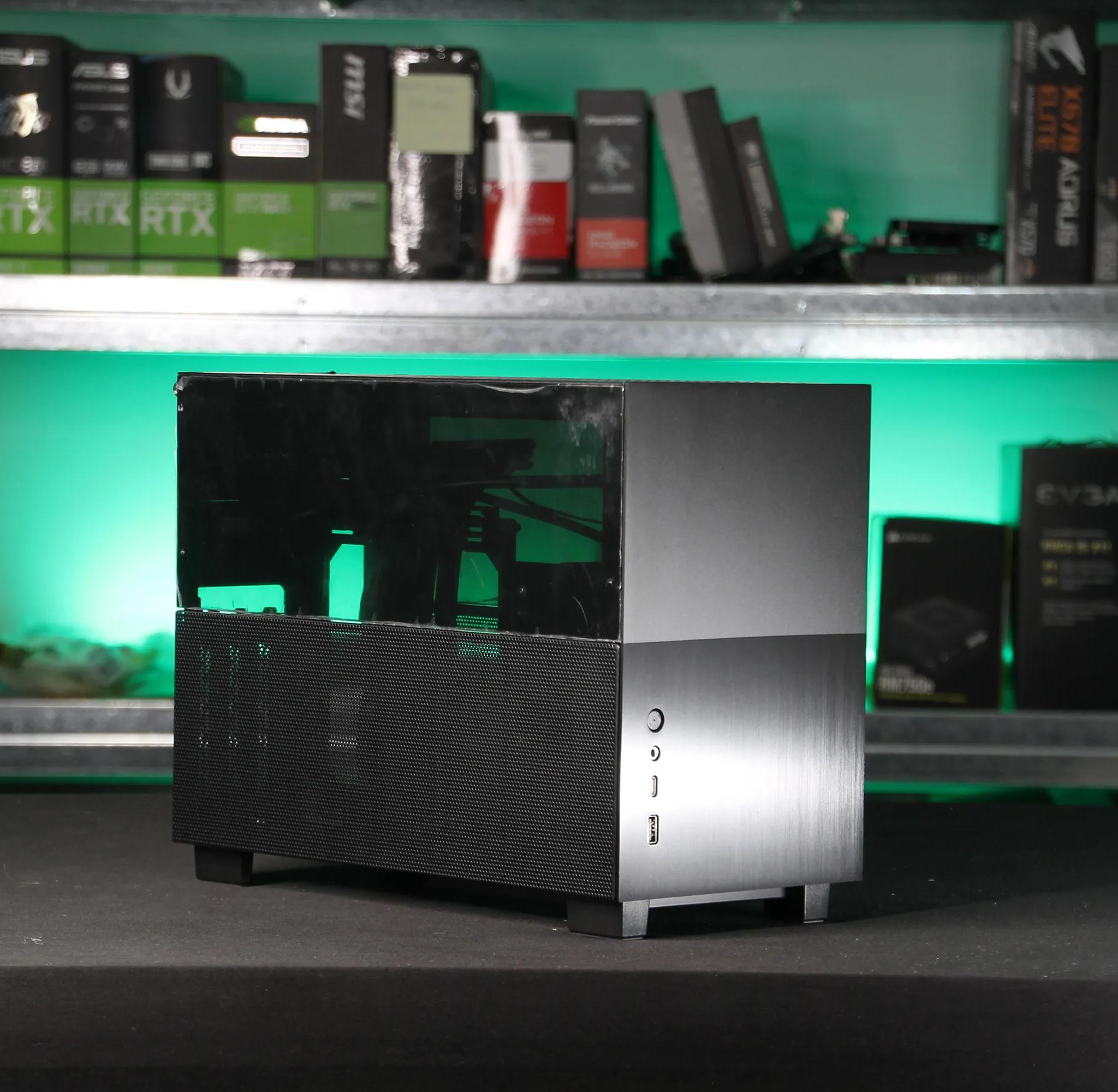 Lian Li Q58 (Black, PCIe 4.0 Riser) // ITX PC Case