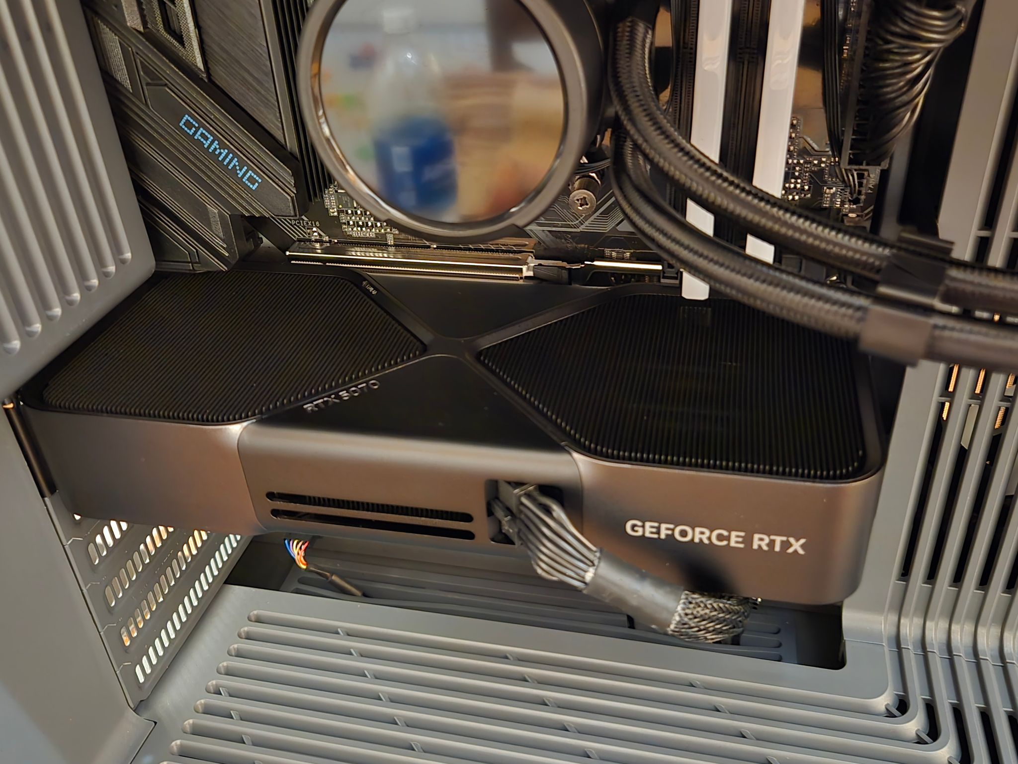 Ryzen 7 7800X3D RTX 5070 Founders Edition 32GB DDR5 Gaming PC