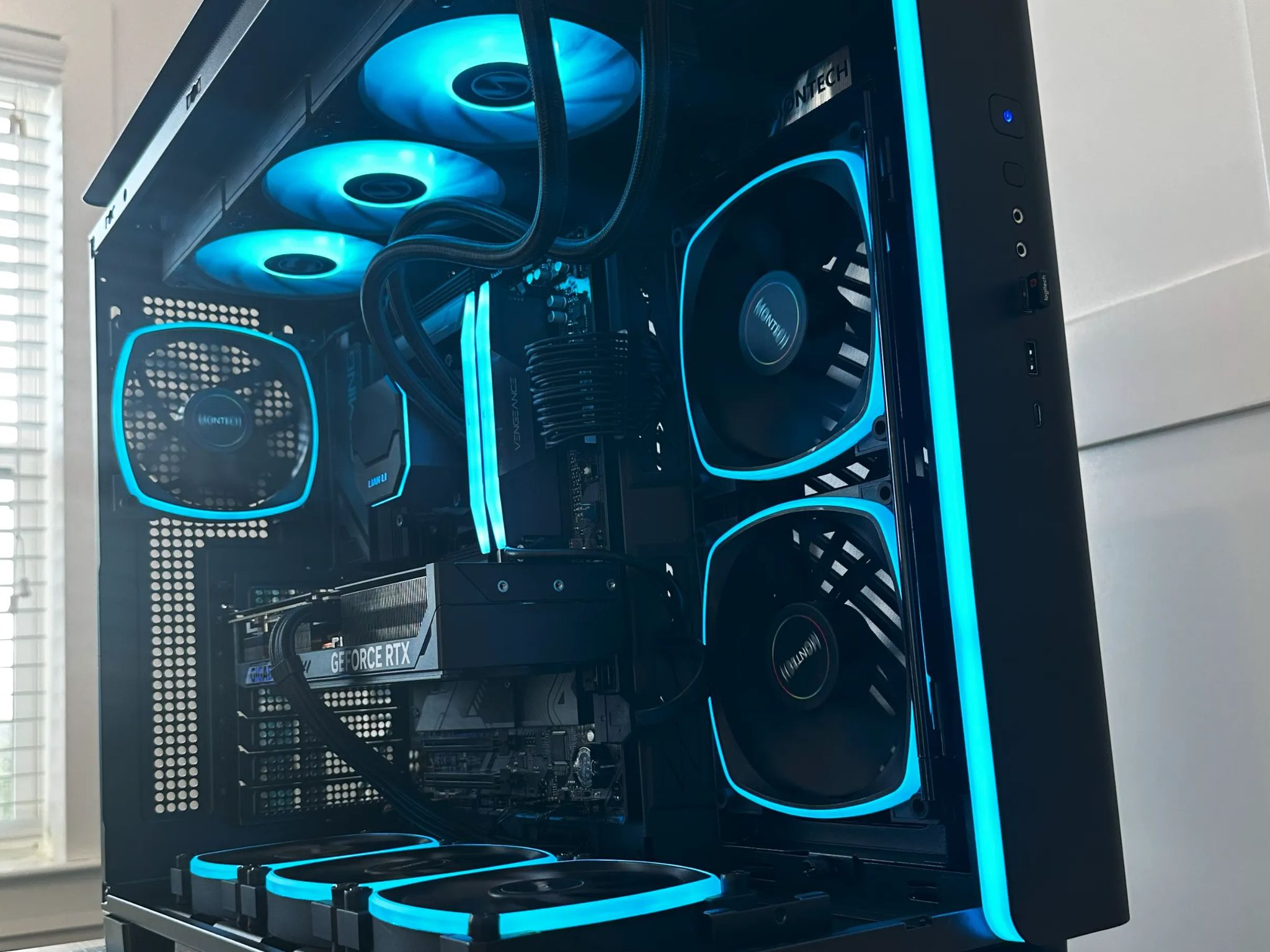 🔥NEW GIGABYTE NVIDIA GEFORCE RTX 5070 12GB / AMD RYZEN 7 7700X/ 32GB RAM/ 2TB NVME🔥