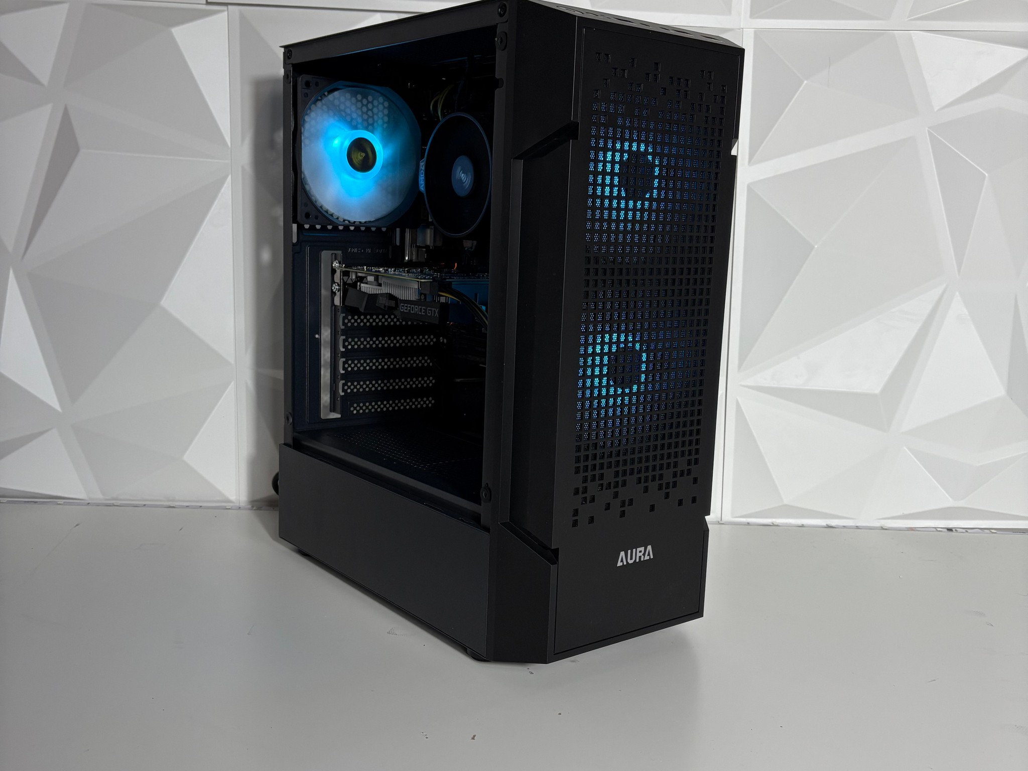 //Borealis Gaming PC// - Ryzen 5 2400G, GTX 1650 , 16GB Ram, 512GB SSD