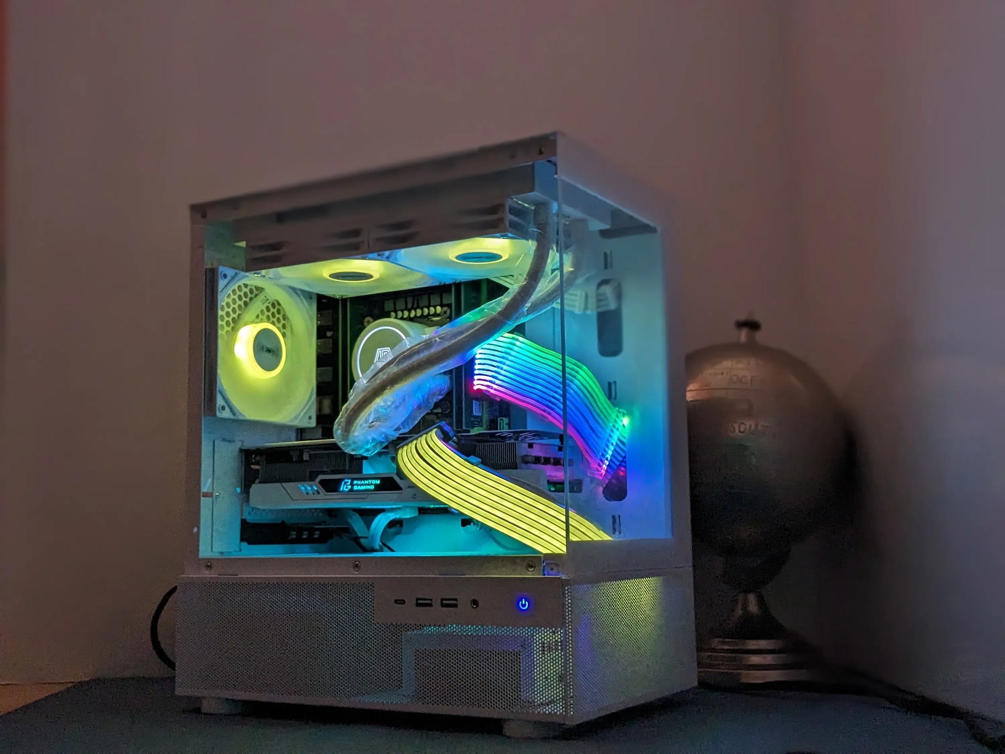 ️ ファントム⚪👻 RX 5700XT 8GB👻32GB DDR4👻 1TB NVMe👻Intel 14-cores 28-threads👻Windows 11 Pro(Activated)
