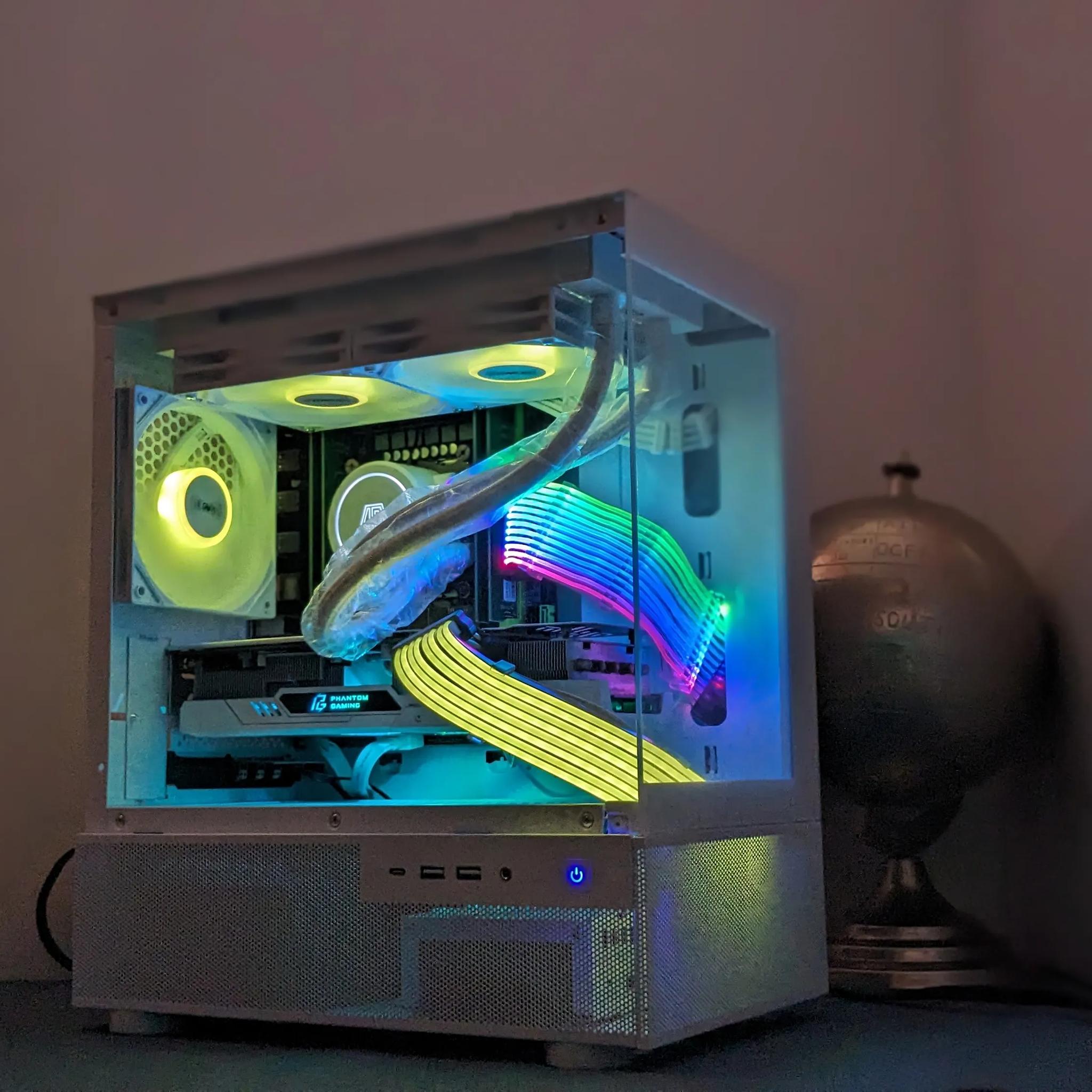 ️ ファントム⚪👻 RX 5700XT 8GB👻32GB DDR4👻 1TB NVMe👻Intel 14-cores 28-threads👻Windows 11 Pro(Activated)