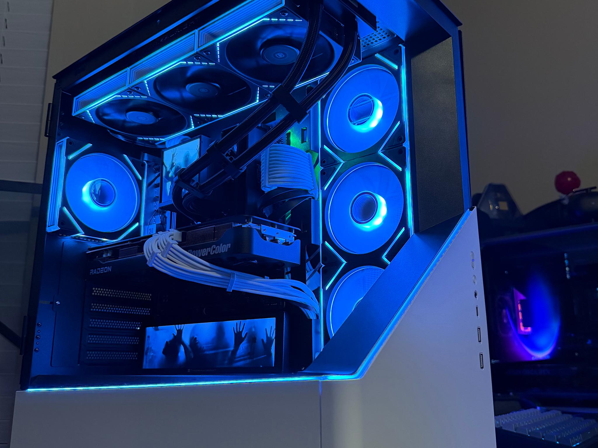 ❄️ Ryzen 7 9700X + RX 9070 GRE 12GB | 32GB DDR5 | 1TB NVMe | 360mm LCD AIO | 9” Display | Wi-Fi | Wi