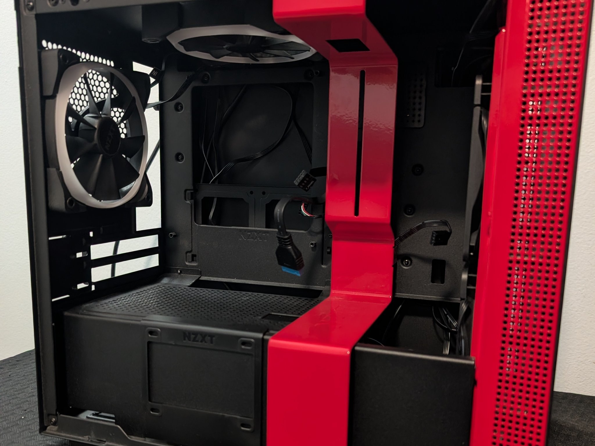 Nzxt H210i ITX Case with Fans and Fan Hub