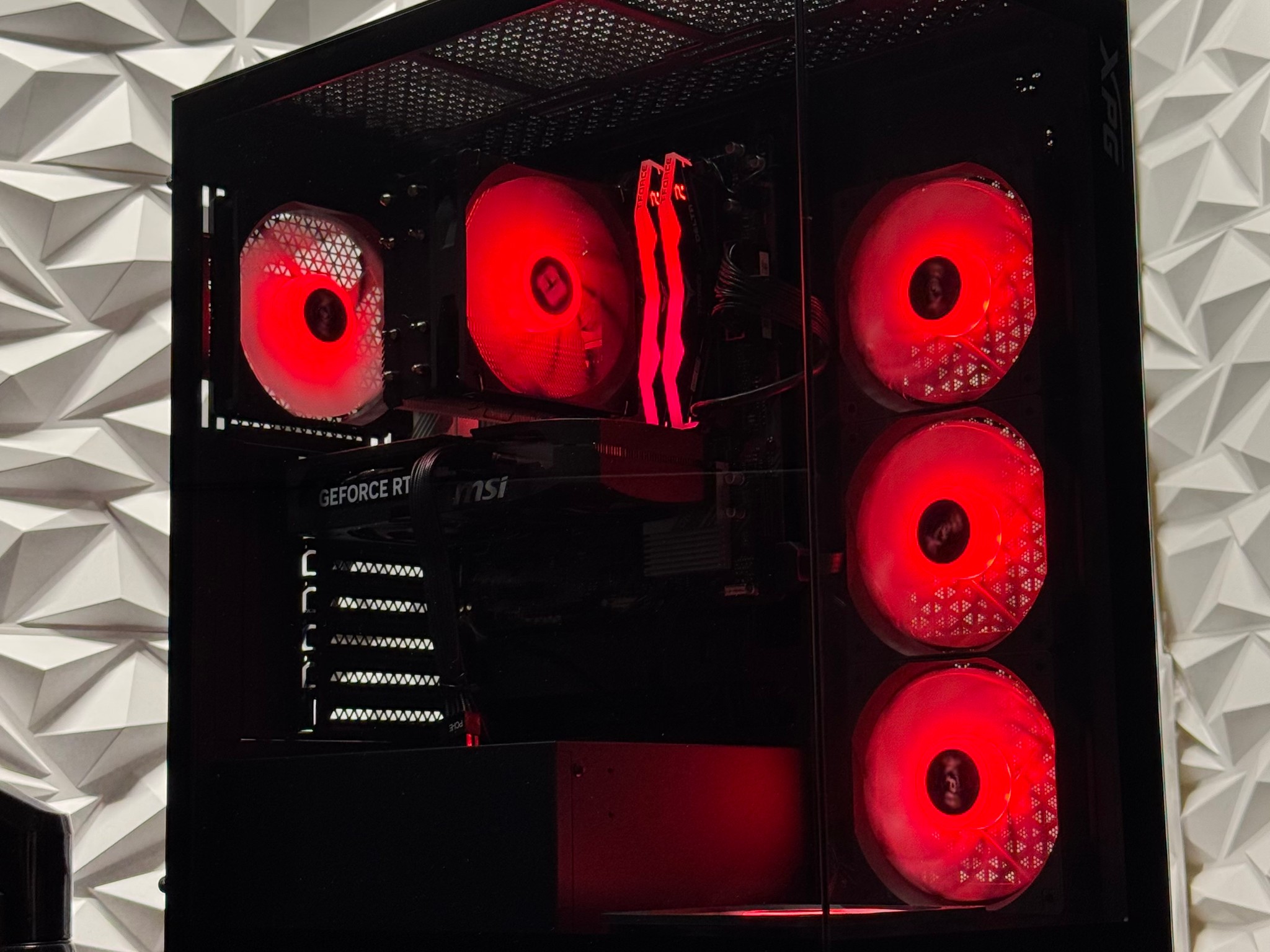 Rtx 5060 ti / Ryzen 5 7500F / 16GB 6000Mhz DDR5 / 1TB Samsung 970 / RGB