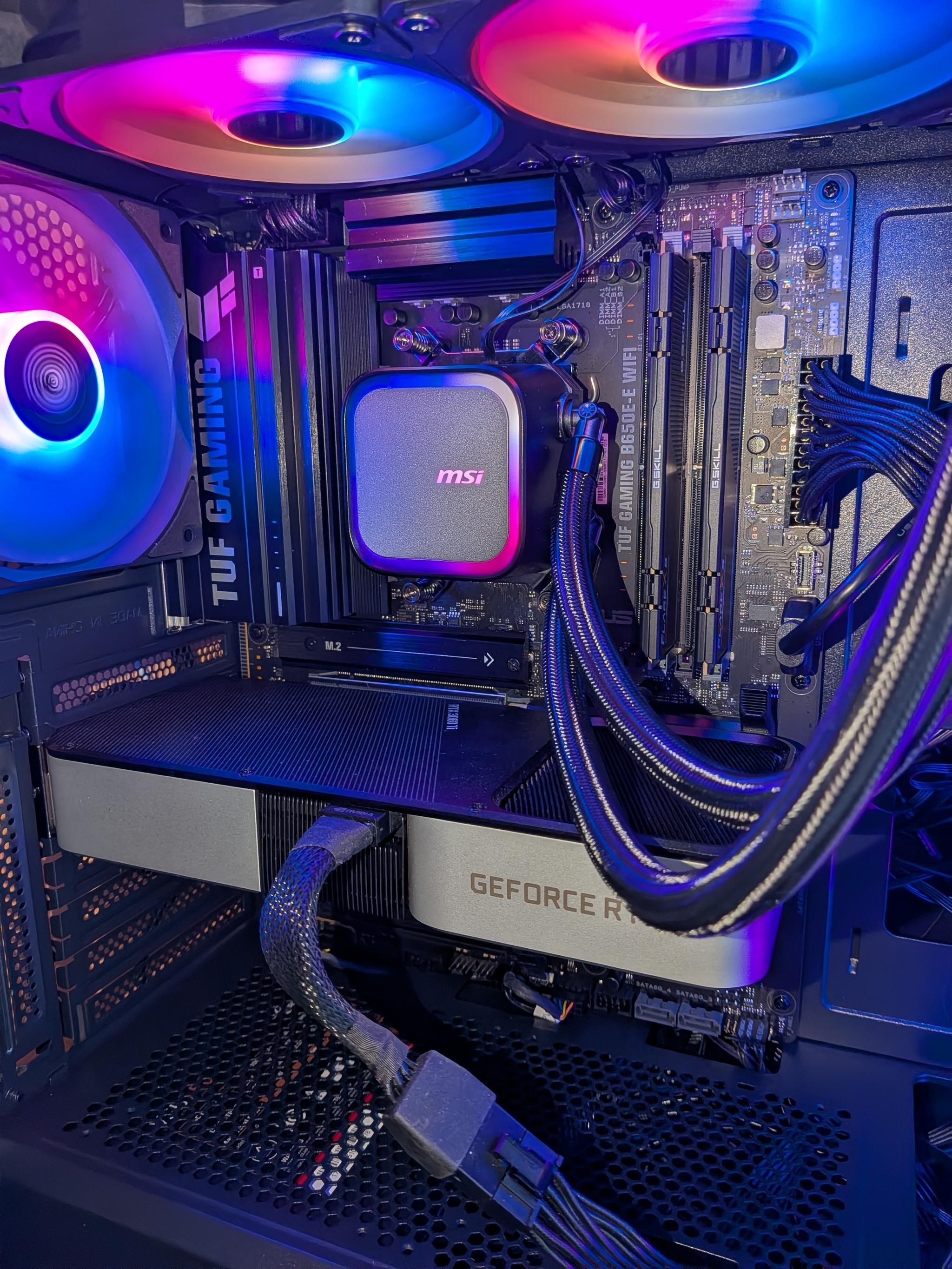 Ryzen 7 7700X | 32GB | 1 TB | RTX 3060 Ti FE | 750W