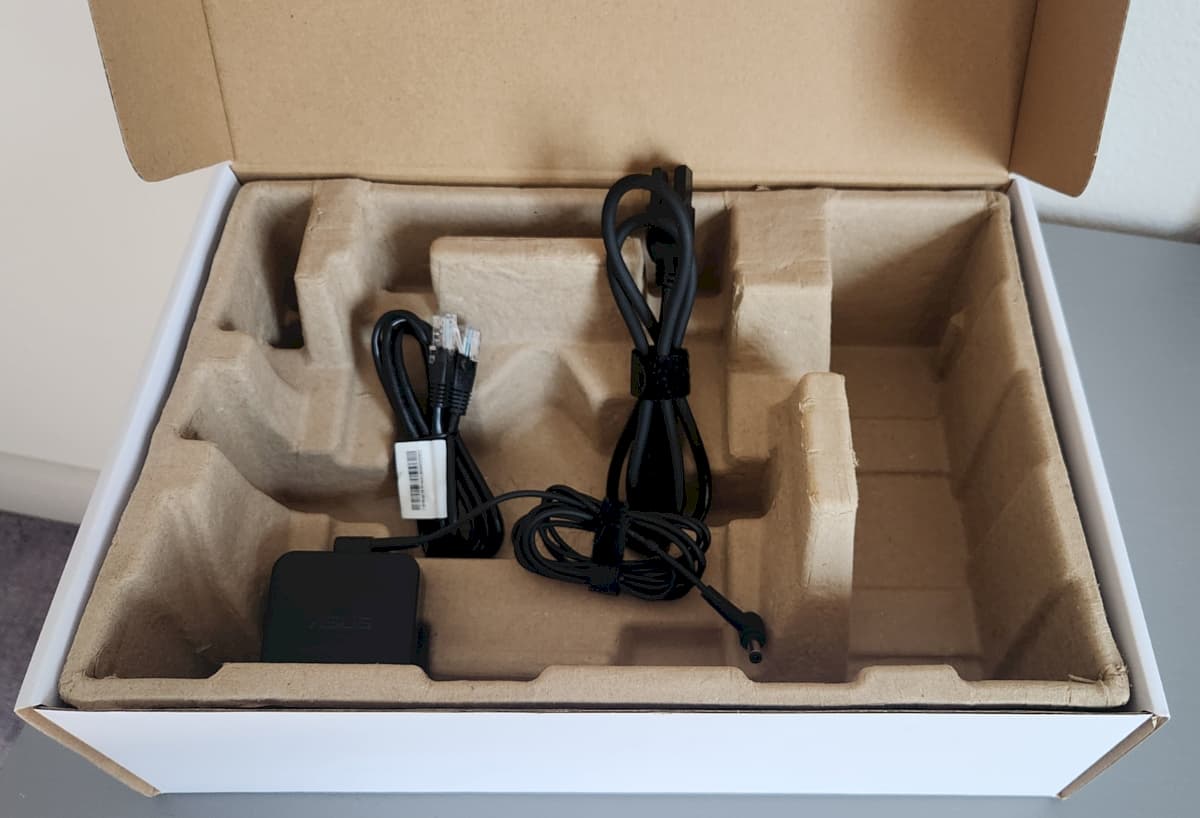 Asus RT-AX86U WiFi 6 gaming router w/AI Mesh