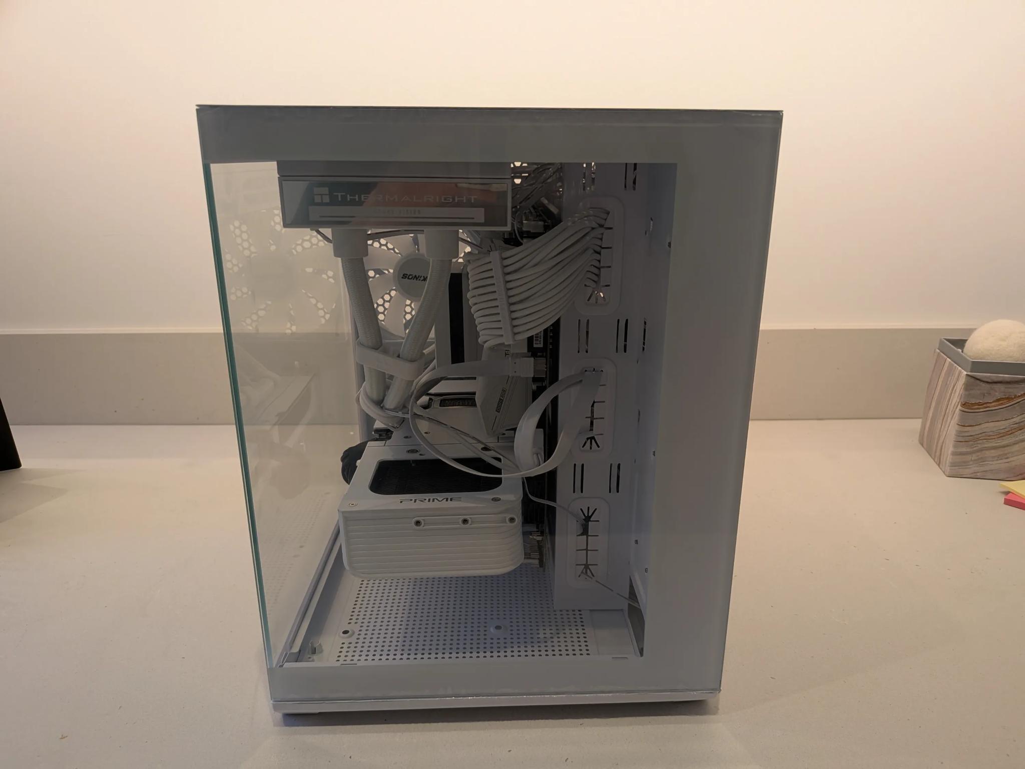 Huntr/x Ice - RTX 5070, Intel Core Ultra 7 265K, 32 GB DDR5, 2 TB Gen 4 NVME, Liquid Cooled, RGB
