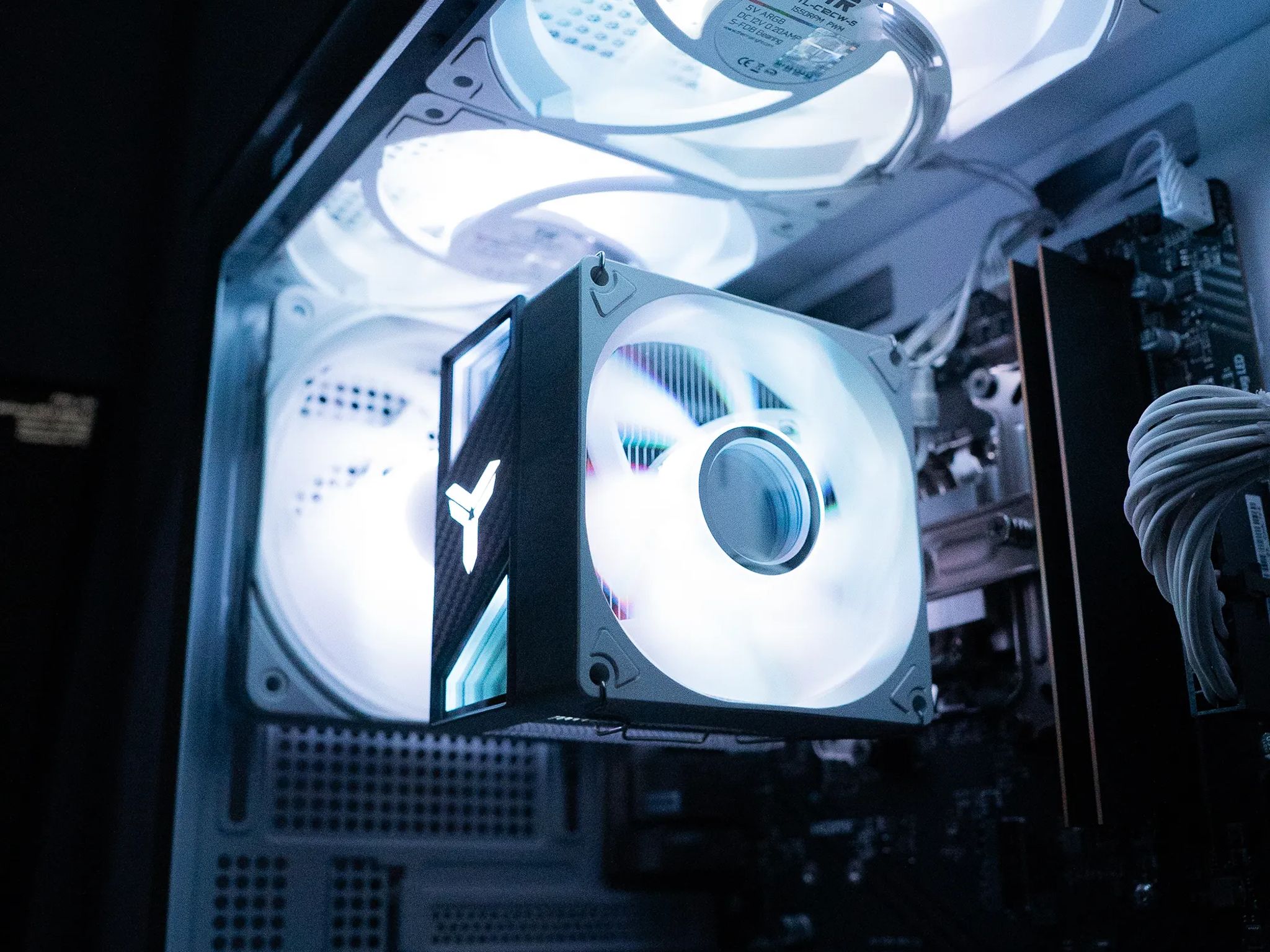 🌨🌨 | MSI RTX 4060Ti | RYZEN 5 7500F | 32GB DDR5 RAM | 1TB | Arctic Snow