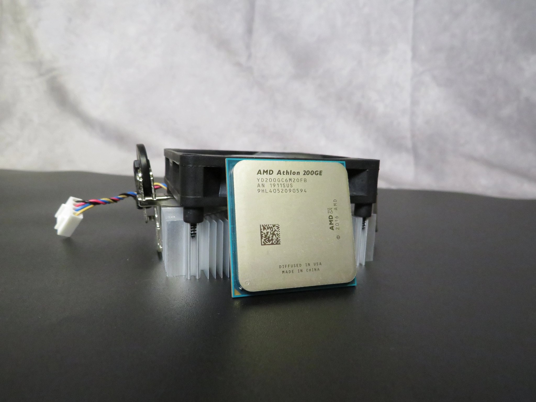 AMD Athlon 200GE w/ cooler