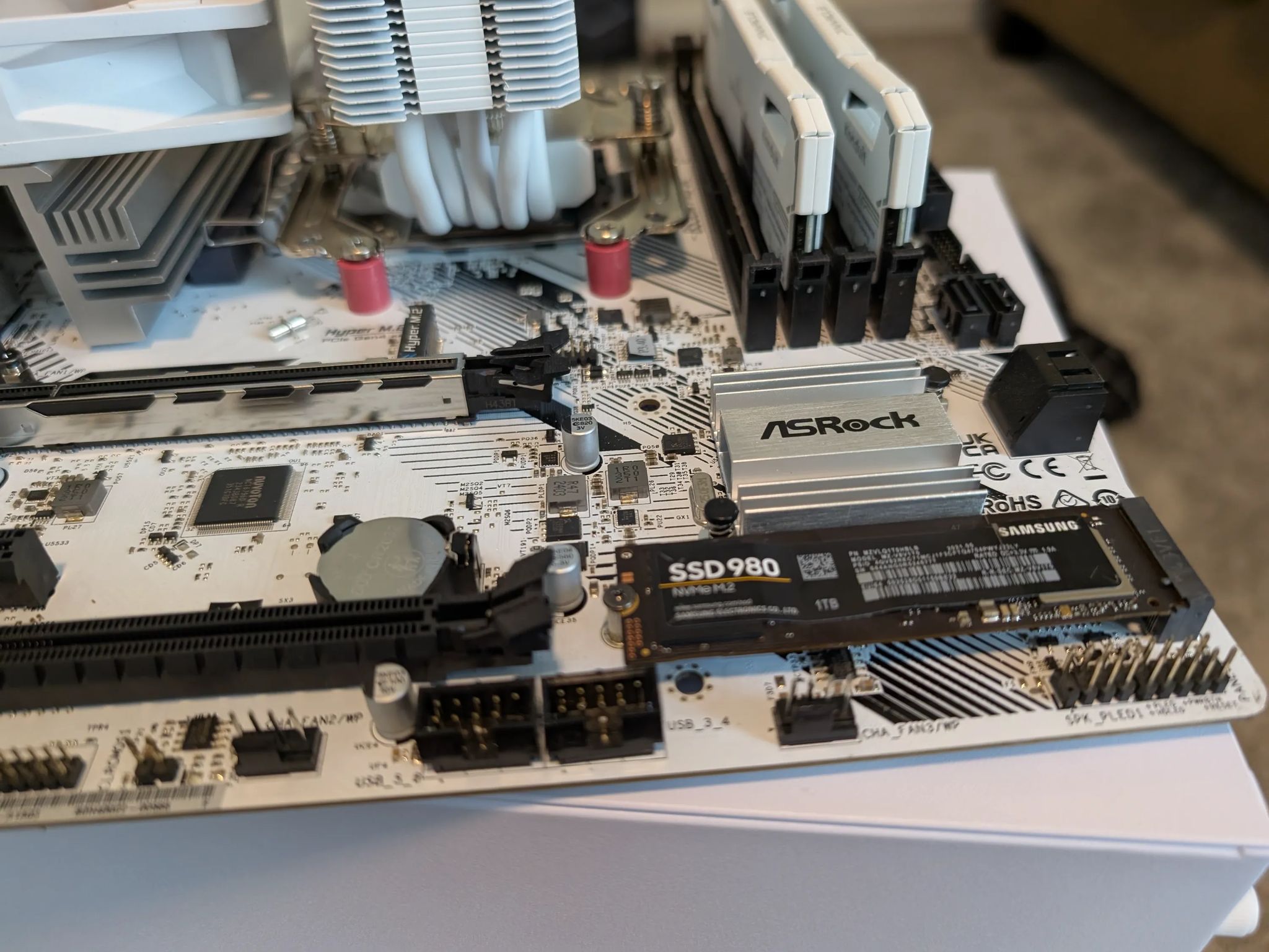 ASRock B550 Pro4 SE with Ryzen 5 5600g, 32gb DDR4 3200 ram, thermalright RGB cooler and 1tb GEN3 SSD